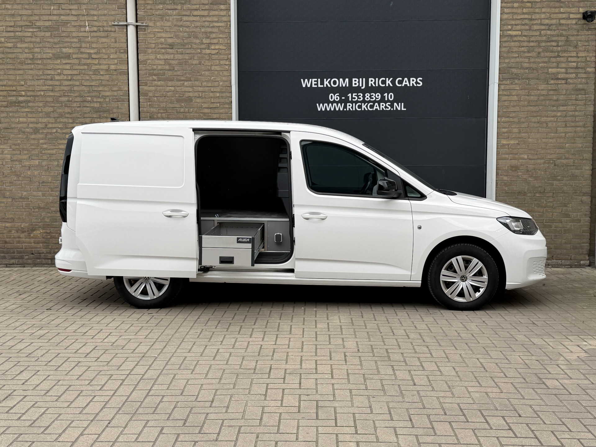Foto van Volkswagen Caddy Modified Partition Wall