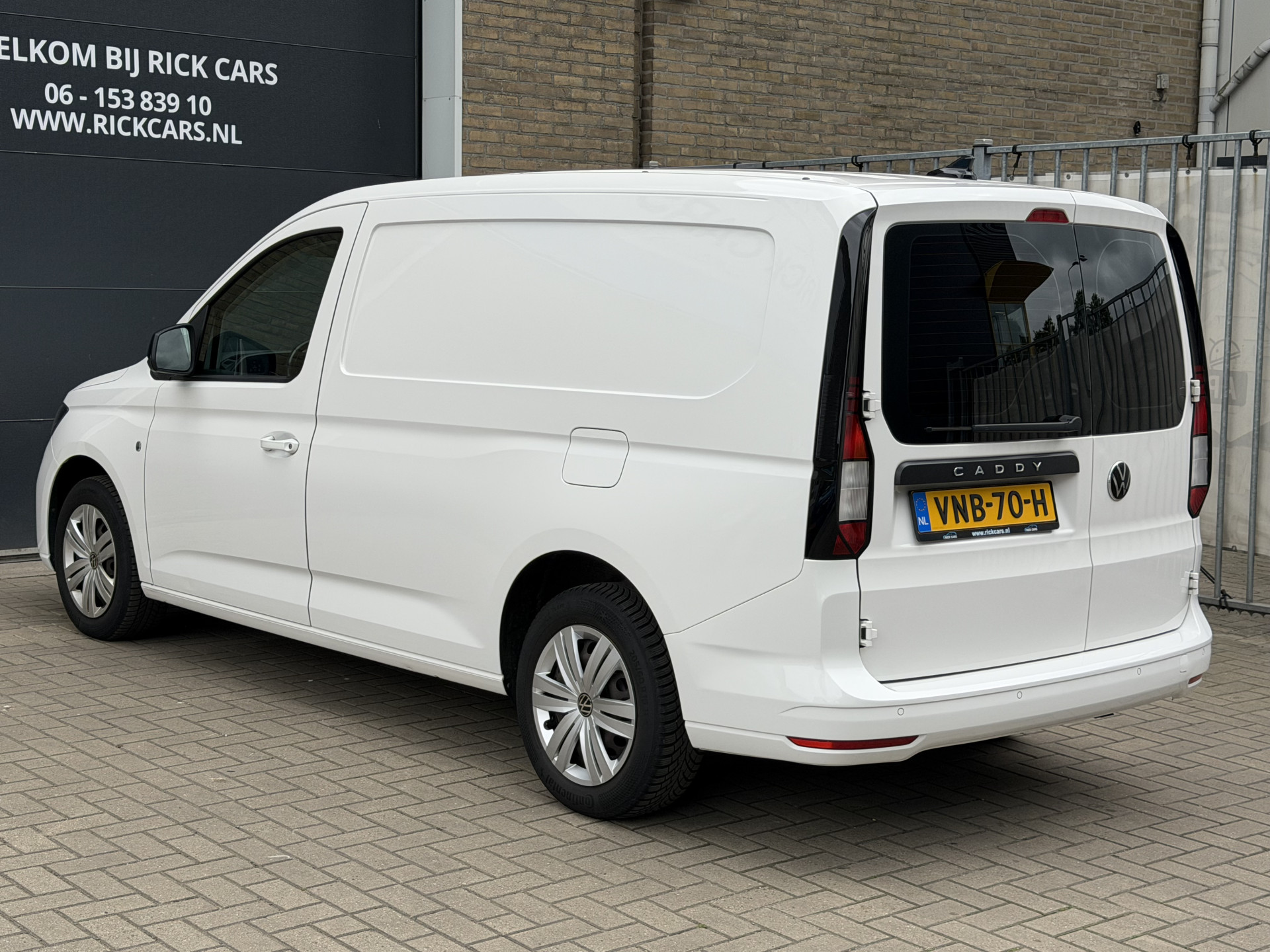 Foto van Volkswagen Caddy Modified Partition Wall