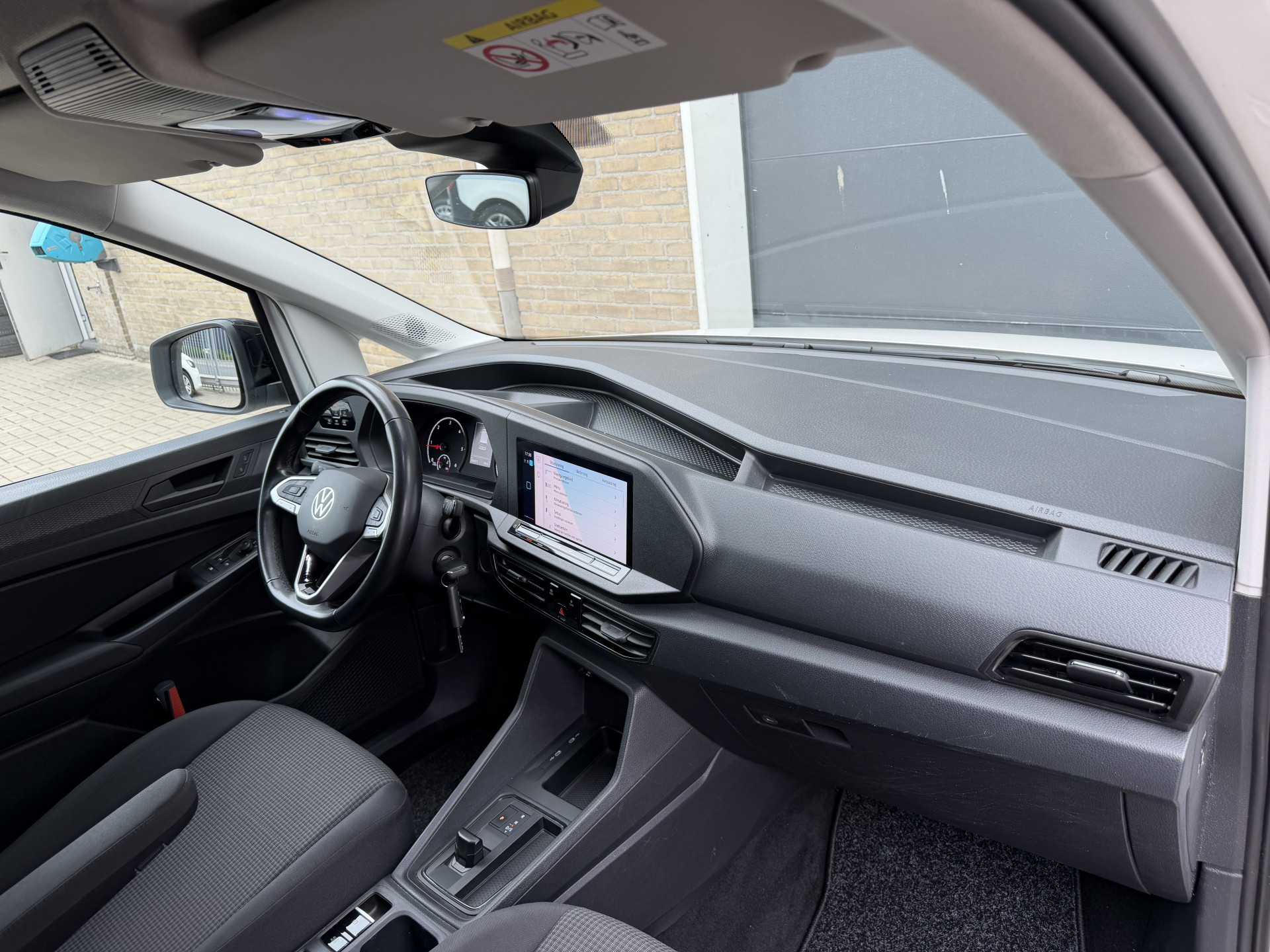 Foto van Volkswagen Caddy Modified Partition Wall