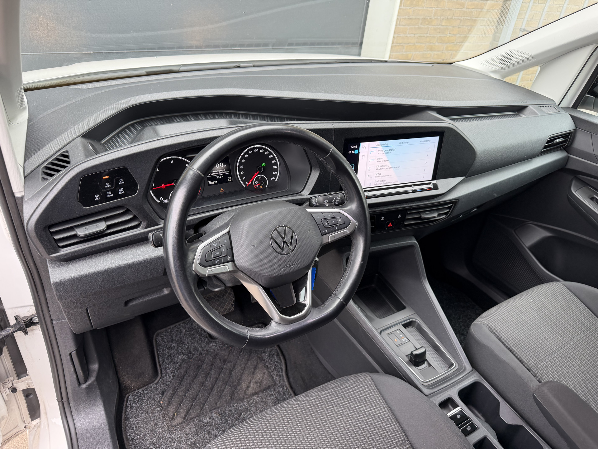 Foto van Volkswagen Caddy Modified Partition Wall