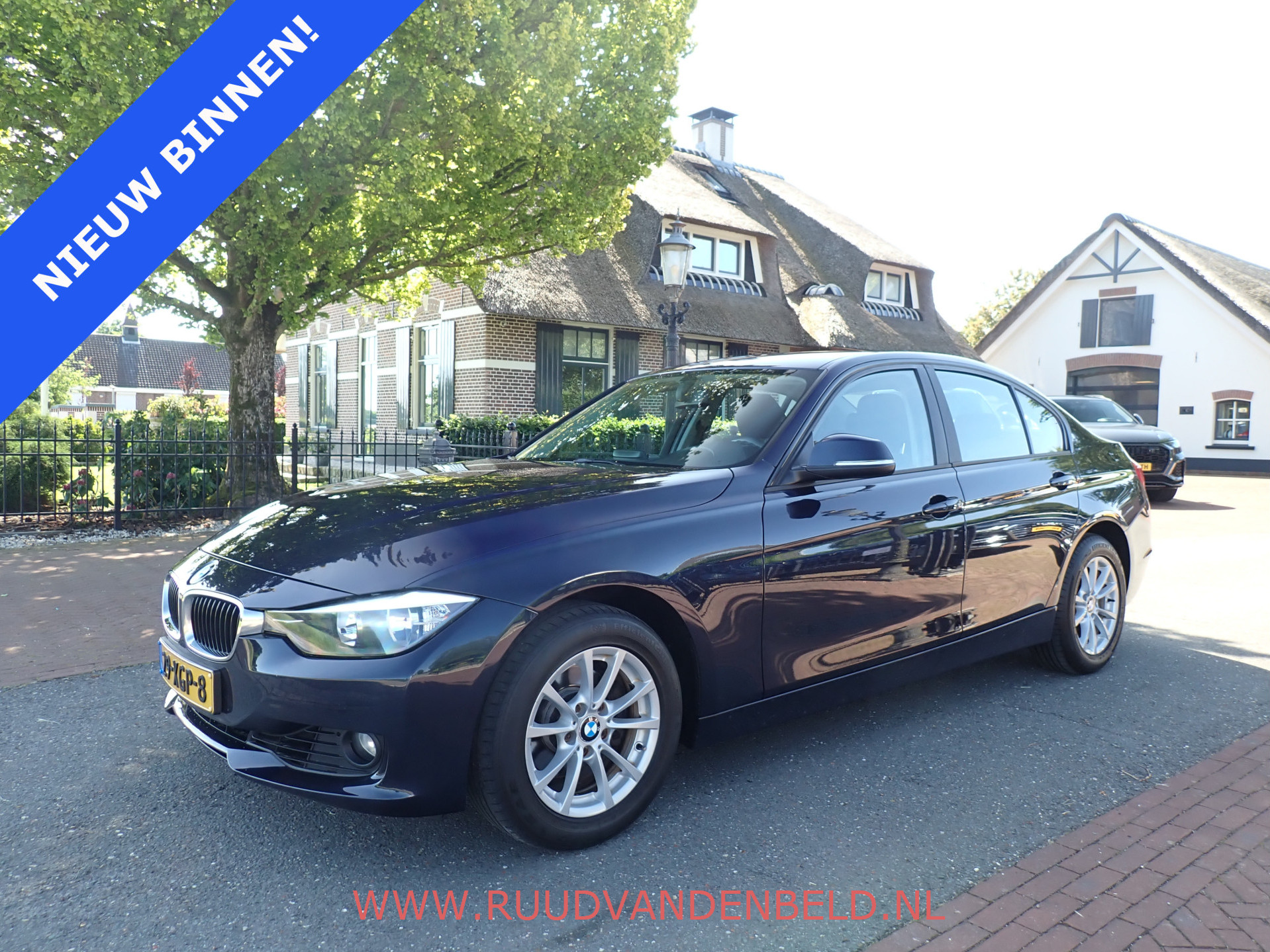 BMW 3-serie 320i Executive 2012 - voorkant