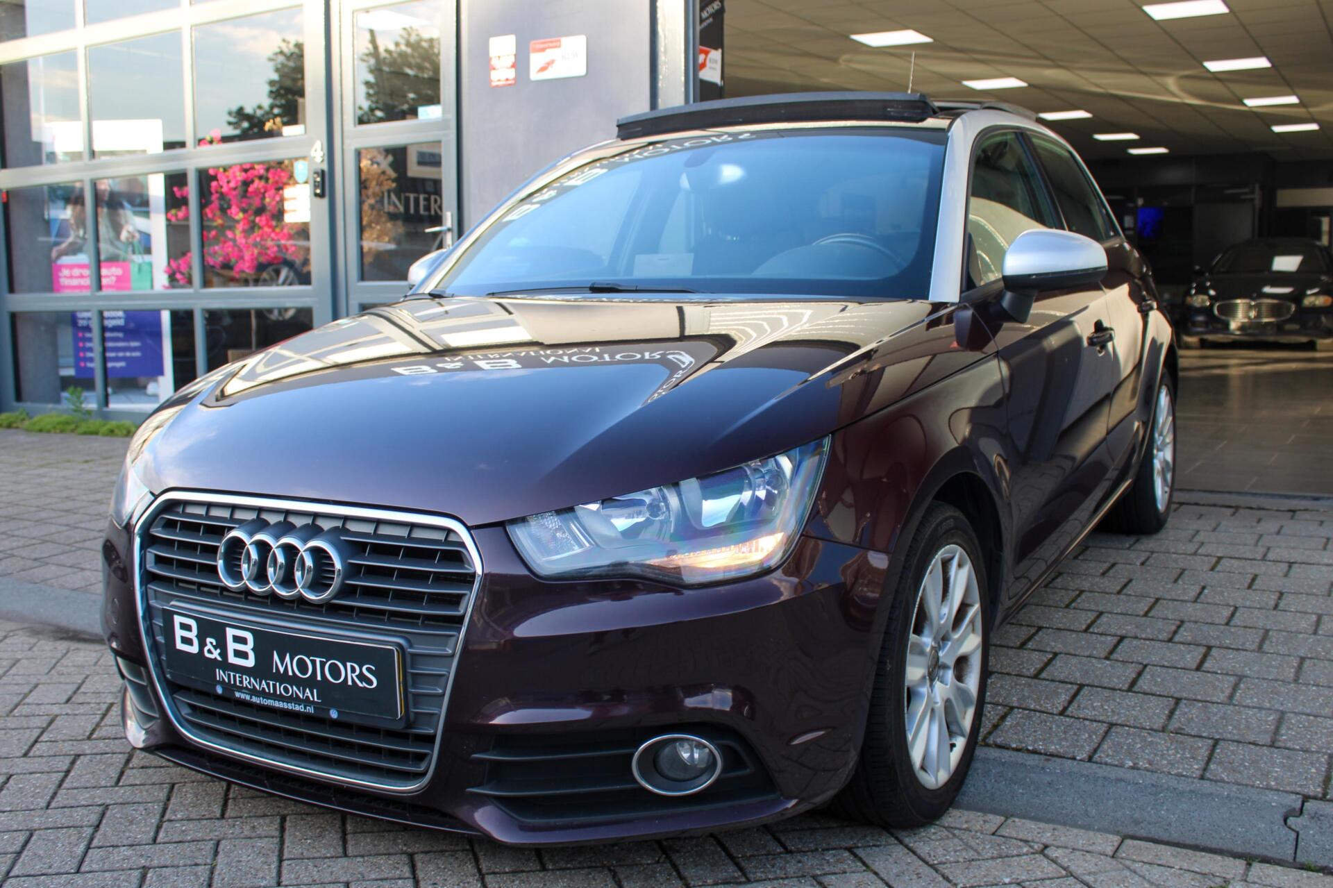 Audi A1 Sportback 1.2 TFSI Attraction|PANO|PDC|STOELVERW+ 2012 - voorkant