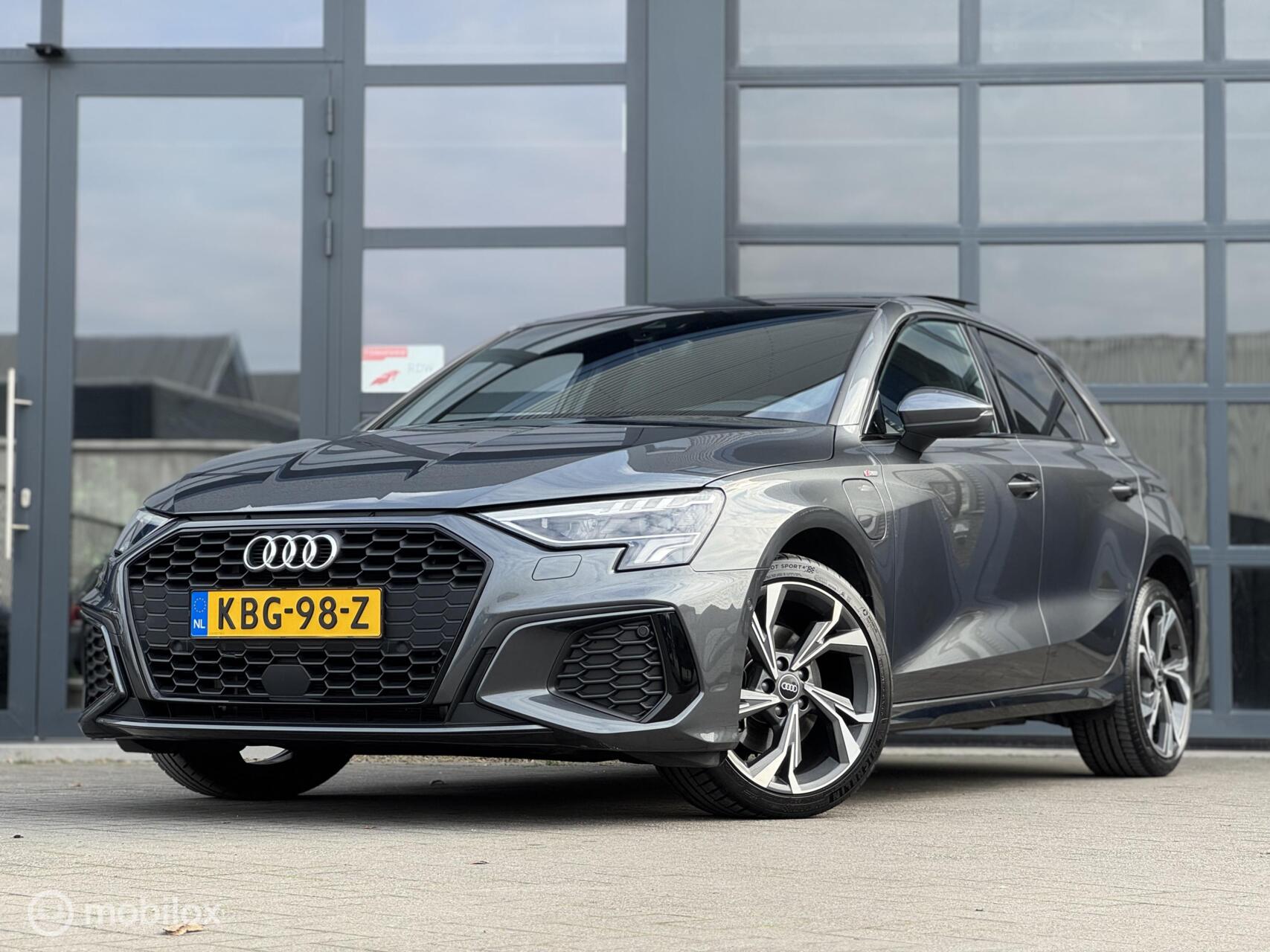 Audi A3 40 TFSIe 40 TFSI e  S LINE / PANO / VIRTUAL / LED 2024 - voorkant