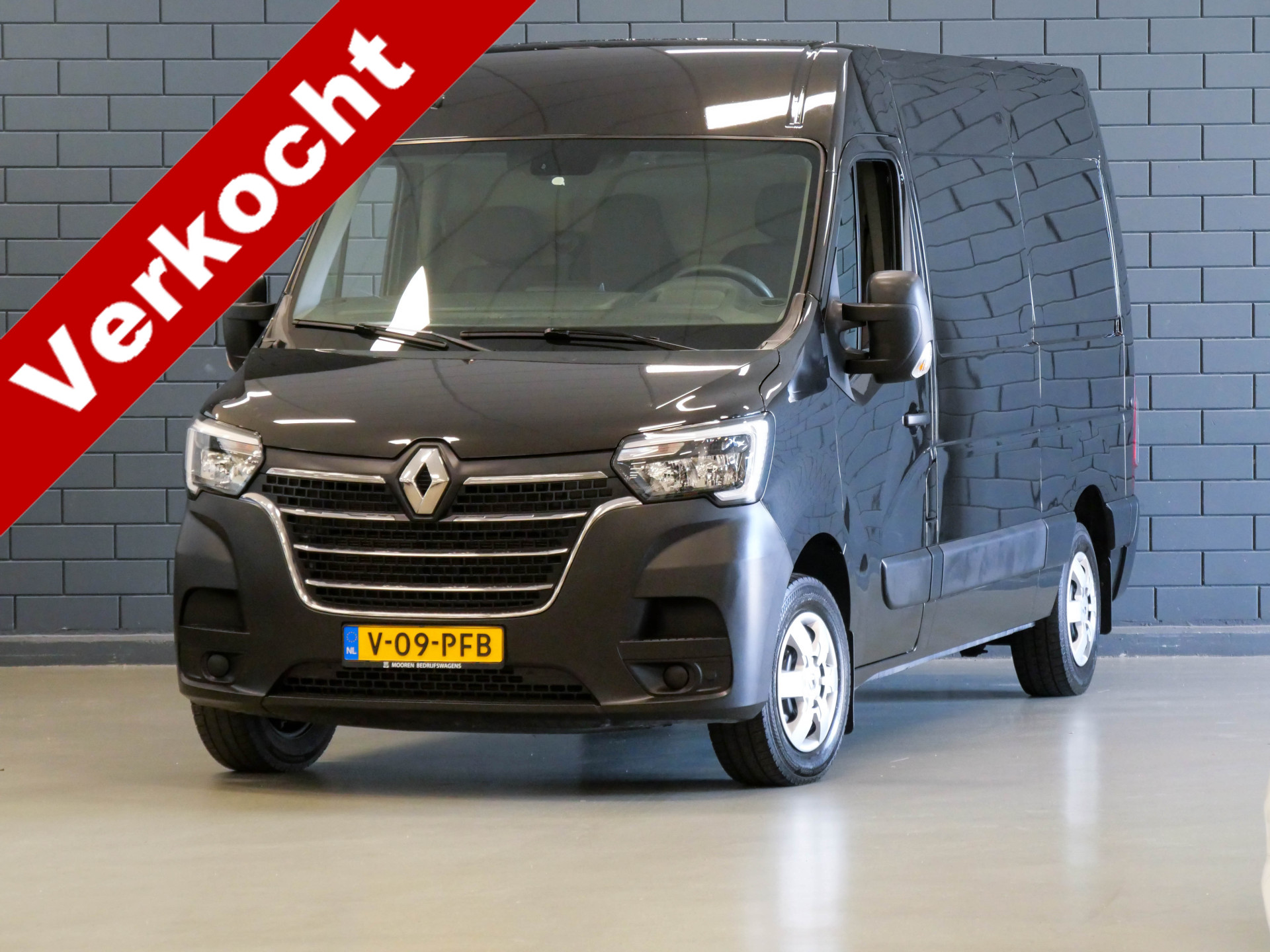 Renault Master T35 2.3 dCi 135PK L2H2 Work Edition 2023 - voorkant