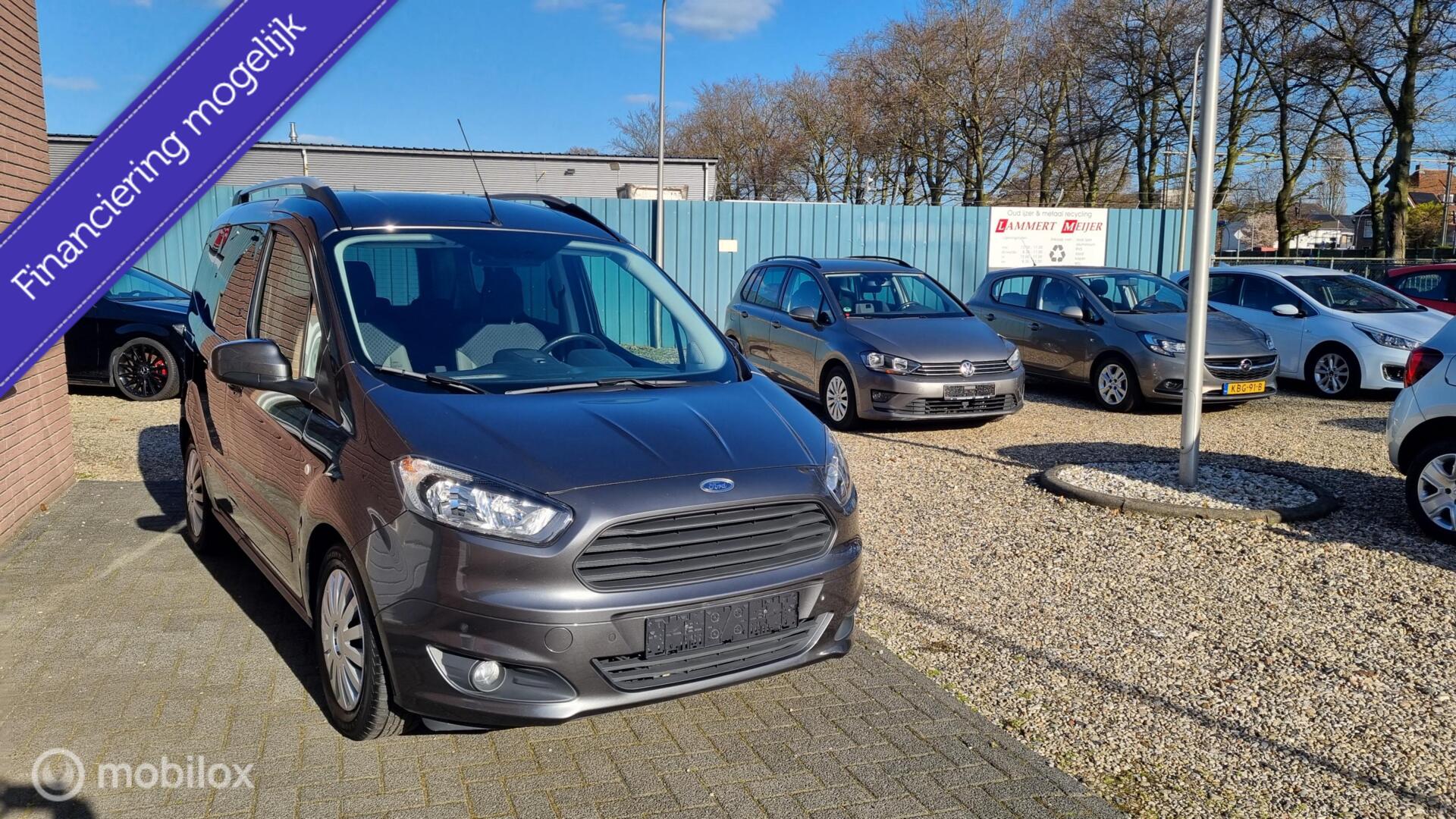 Ford Tourneo Courier 1.0 Titanium stoelverwarming , airco . 2018 - voorkant