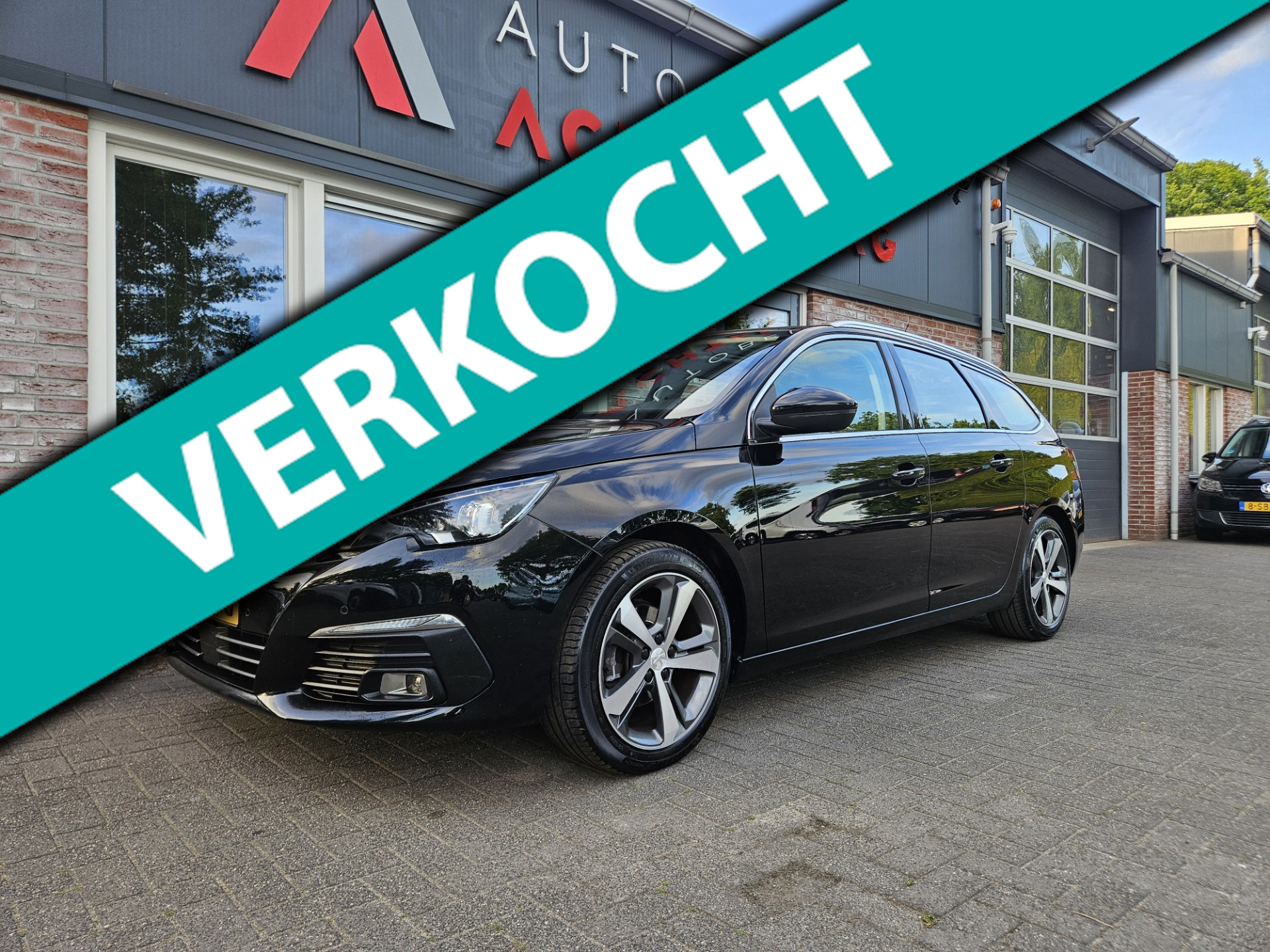 Peugeot 308 1.2 PureTech GT-line Automaat! Trekhaak! Panoramadak! Carplay! Mooie/Nette Auto! 2018 - voorkant