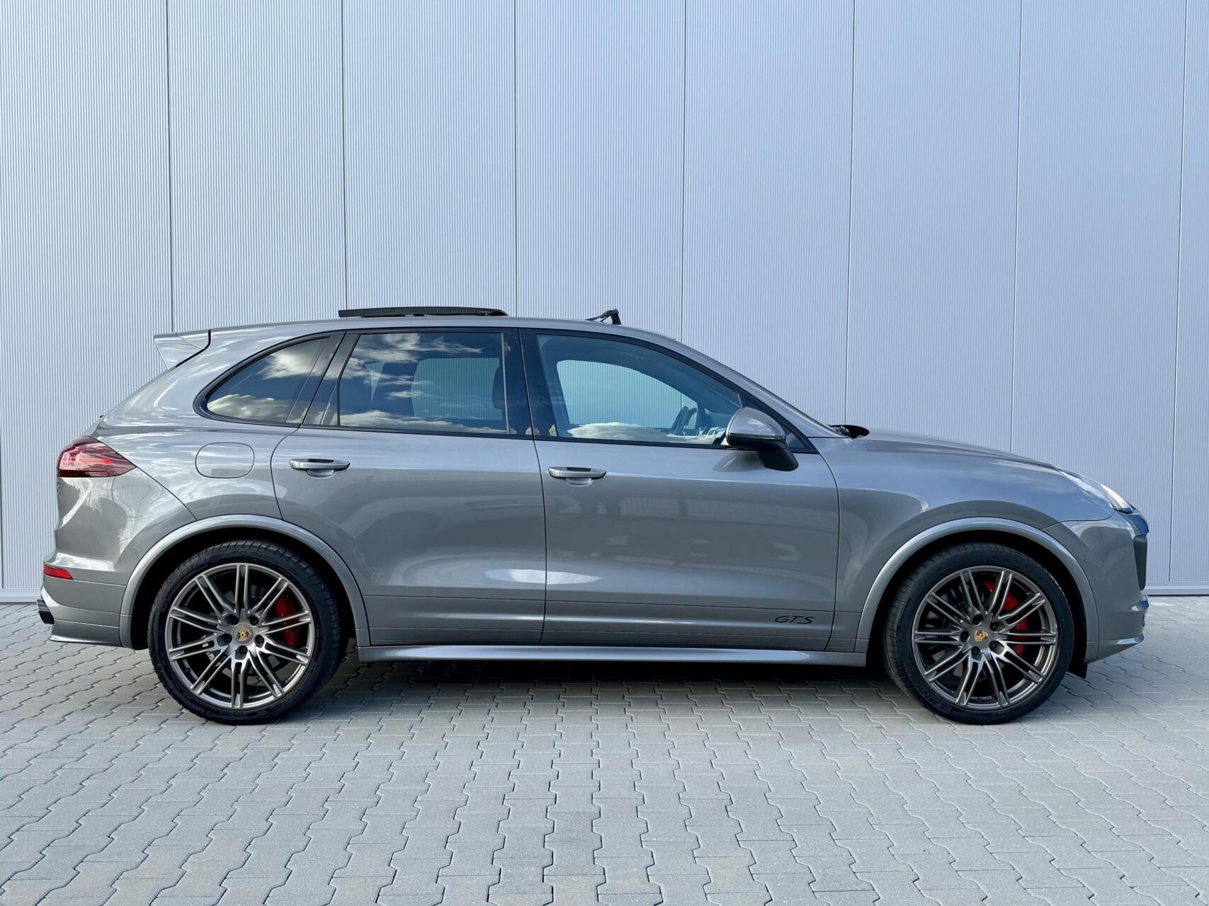Foto van Porsche Cayenne GTS