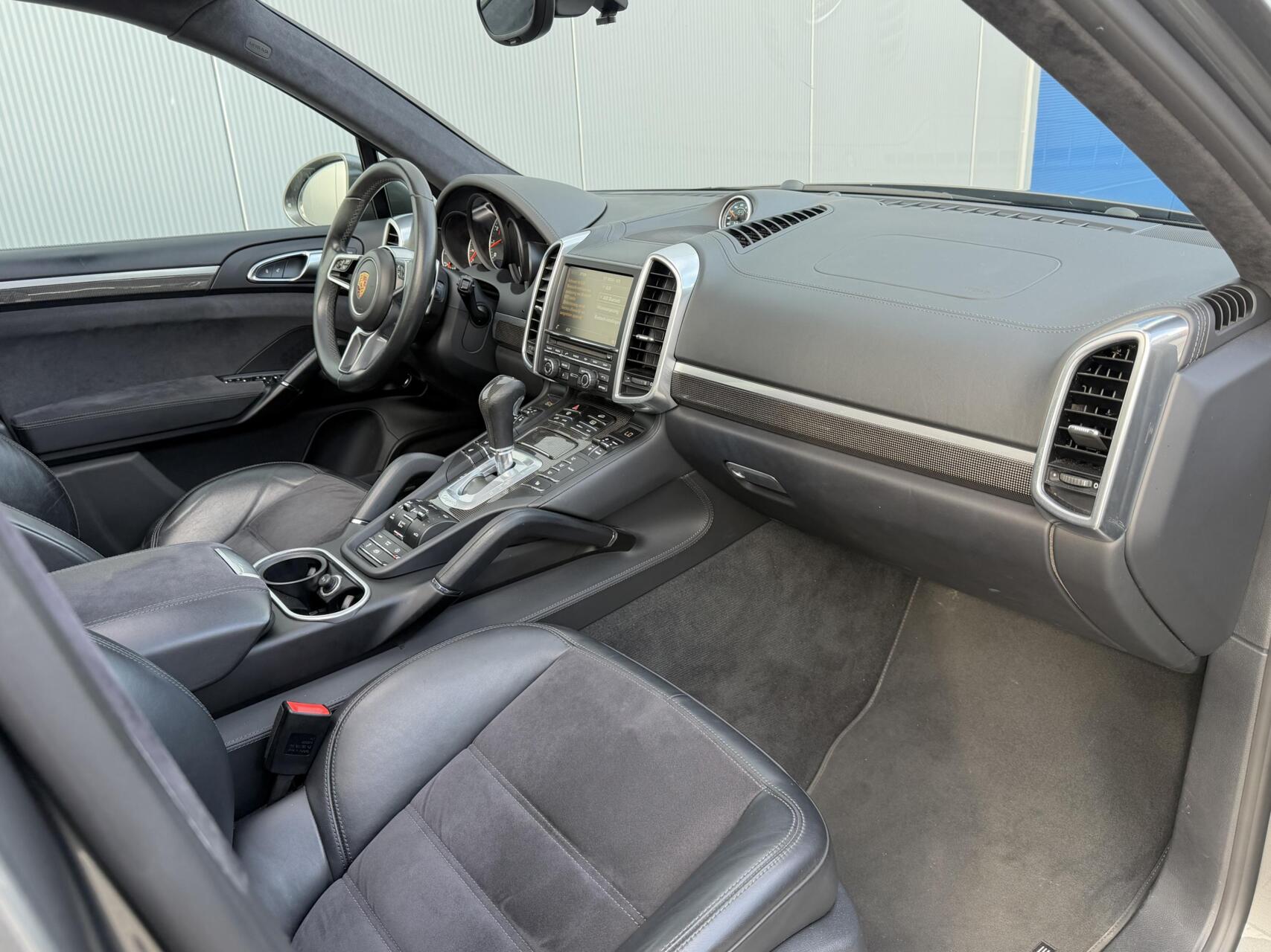Foto van Porsche Cayenne GTS