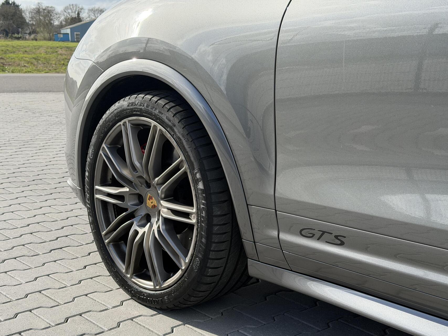 Foto van Porsche Cayenne GTS