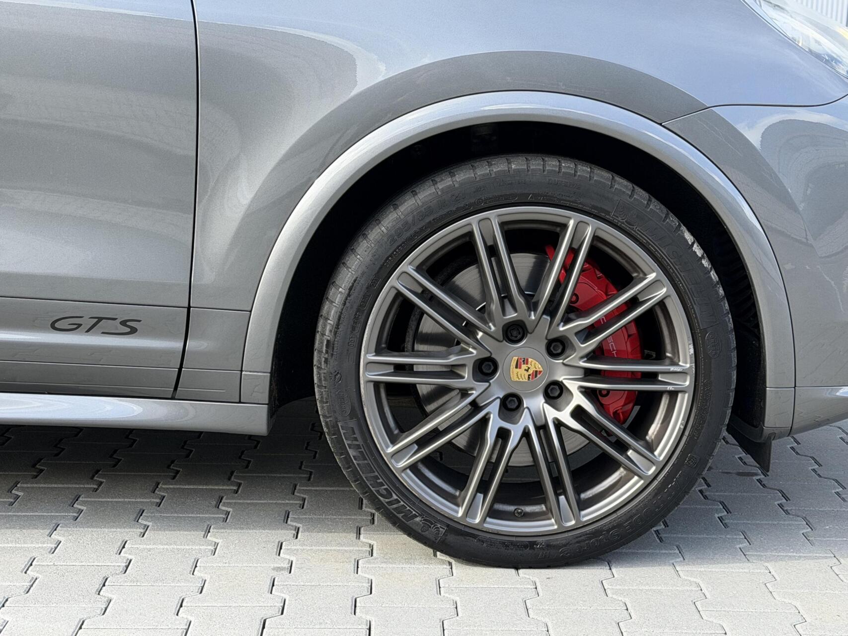 Foto van Porsche Cayenne GTS