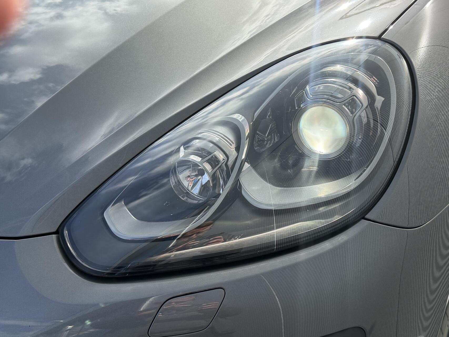 Foto van Porsche Cayenne GTS