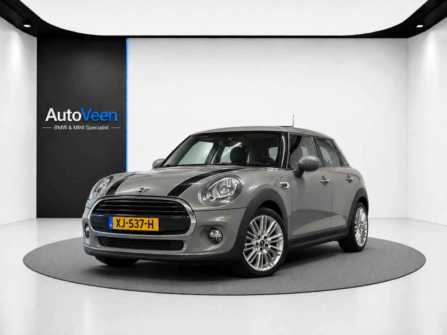 Mini Cooper 1.5 Cooper Chili (PANO, NAVI, PARKEERSENSOREN, AUTOMAAT) 2016 - voorkant