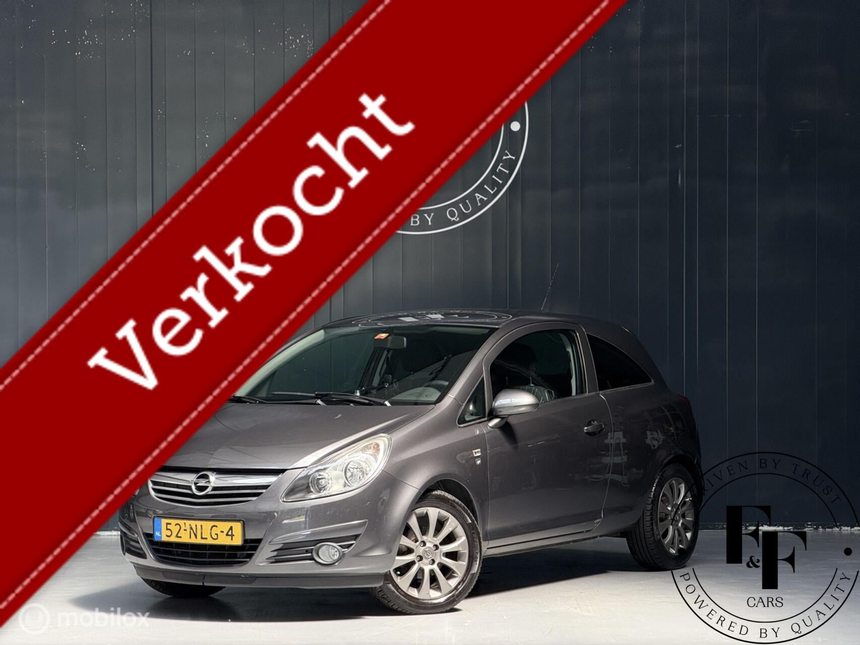 Opel Corsa 1.2-16V Cosmo 2010 - voorkant