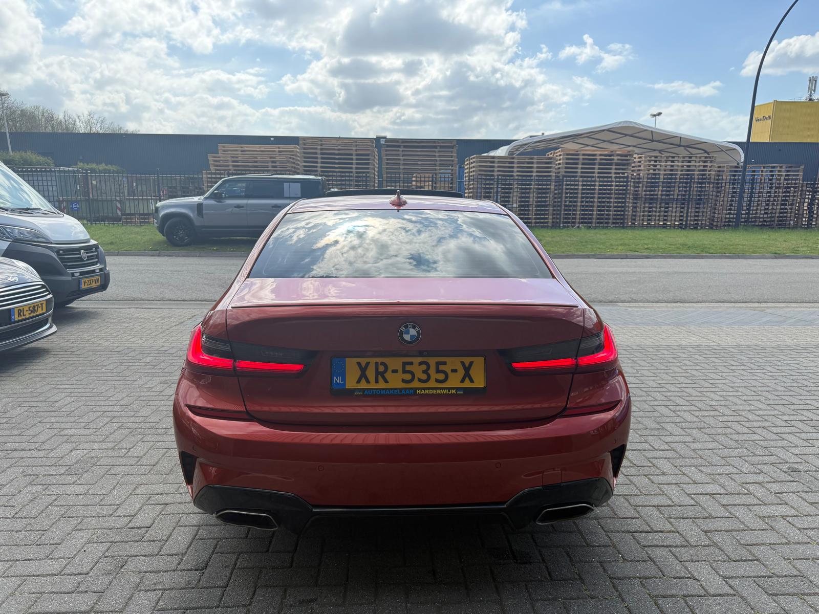 Foto van BMW 330i