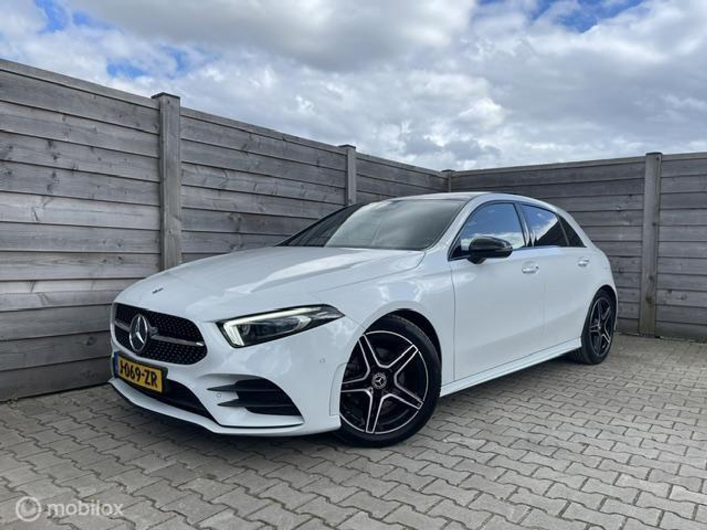 Mercedes-Benz A-klasse 180 Business Solution AMG 2020 - voorkant