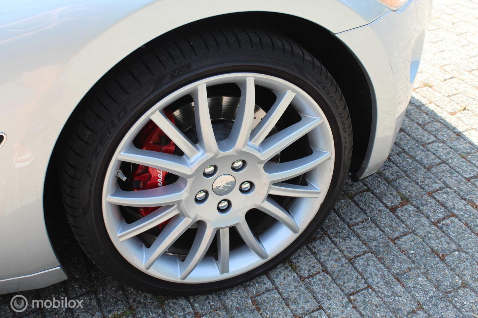 Foto van Maserati Grancabrio