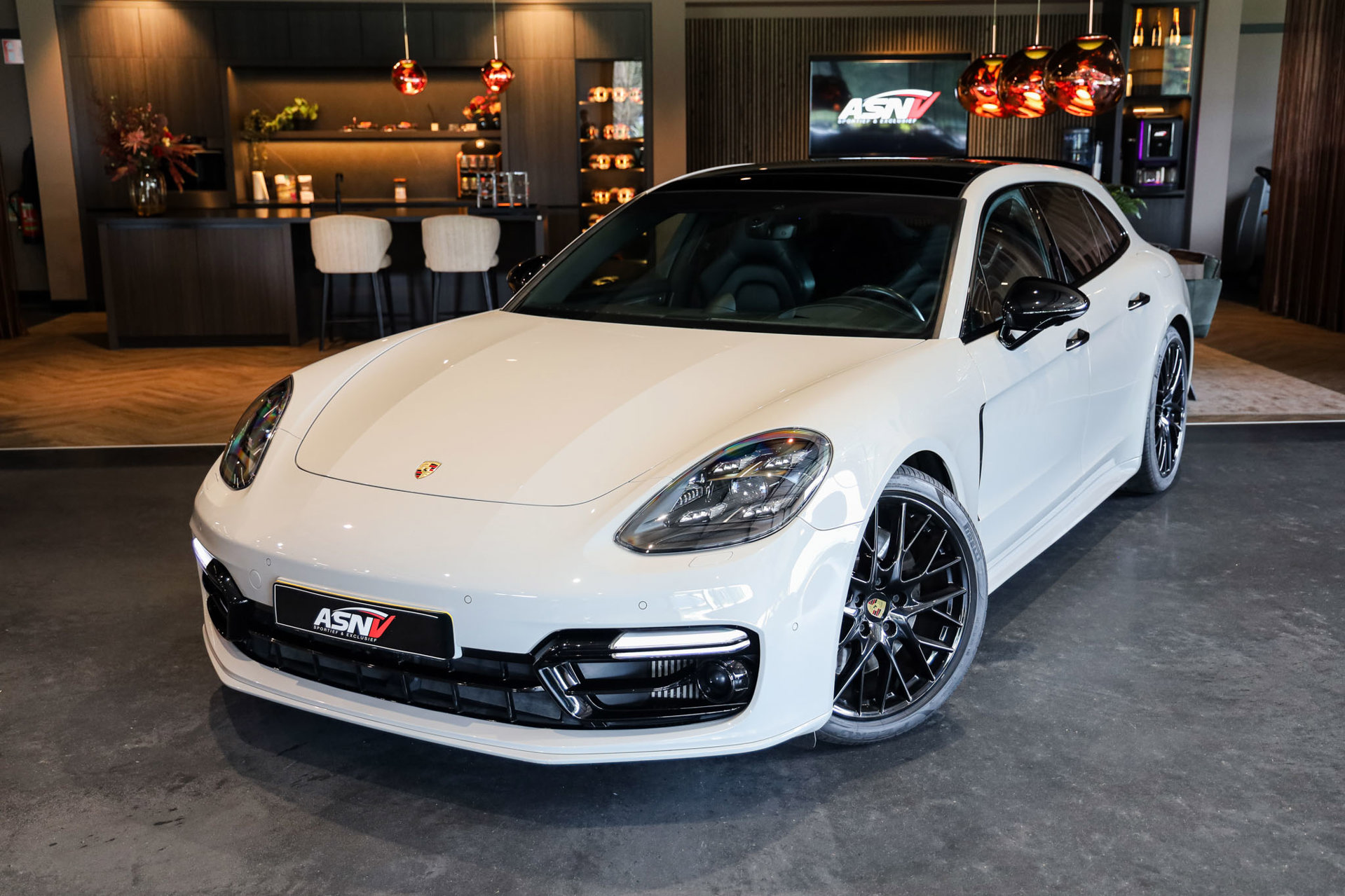Foto van Porsche Panamera 4 E-hybrid