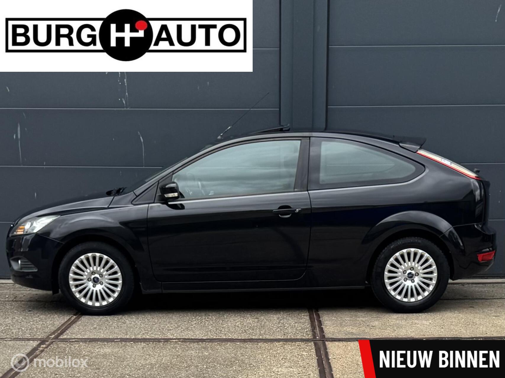 Ford Focus 1.6-16V Futura 3 deurs - EL. SCHUIF/KANTEL DAK - ECC - CRUISE CONTROLE - VERWARMDE VOORRUIT - STOELVERWARMING - LM VELGEN - APK T/M 11-03-2027 - 2009 - voorkant