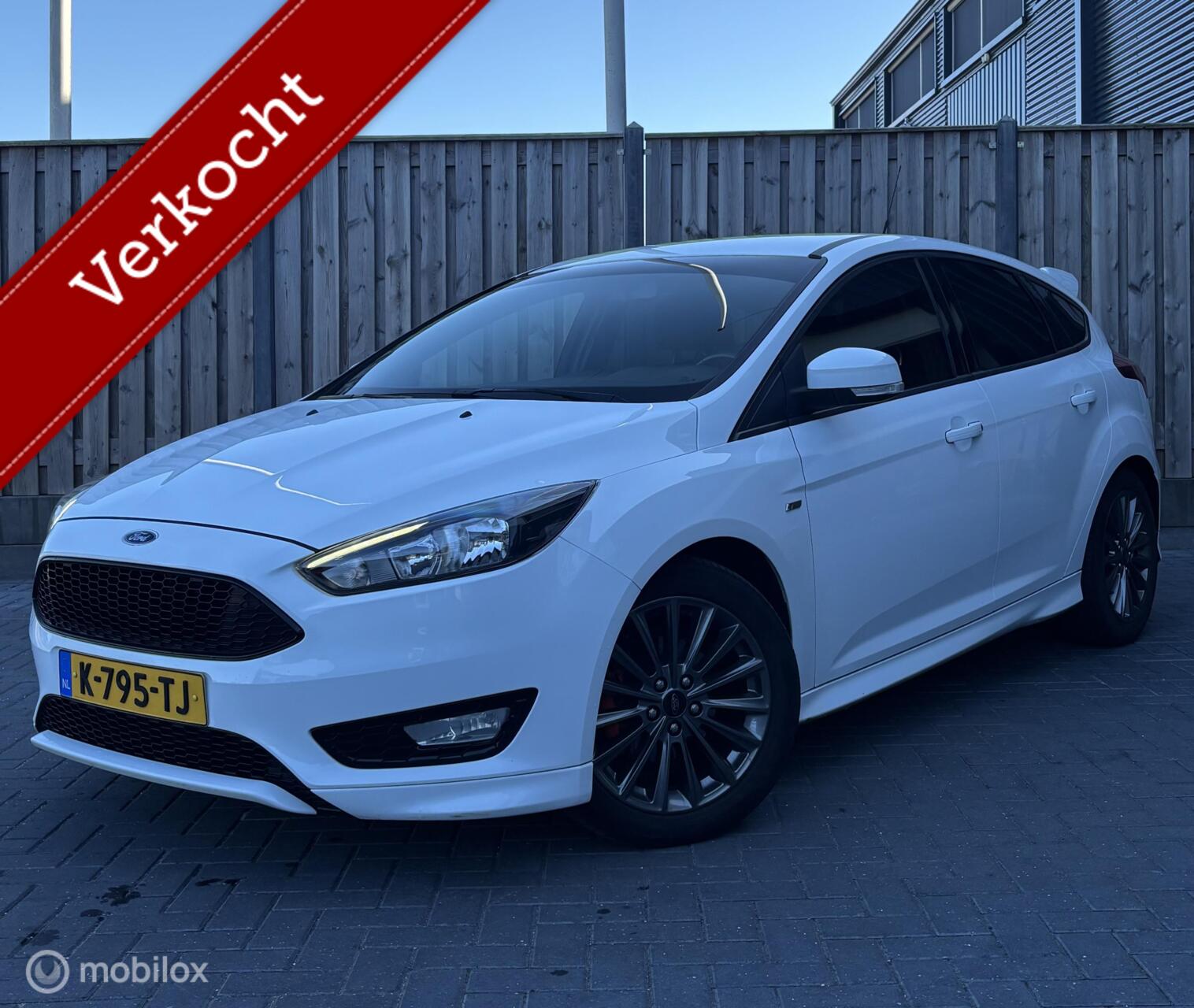 Ford Focus 1.0 Titanium/ST-LINE/CRUISE CONTROL/PDC/TREKHAAK/ 2017 - voorkant