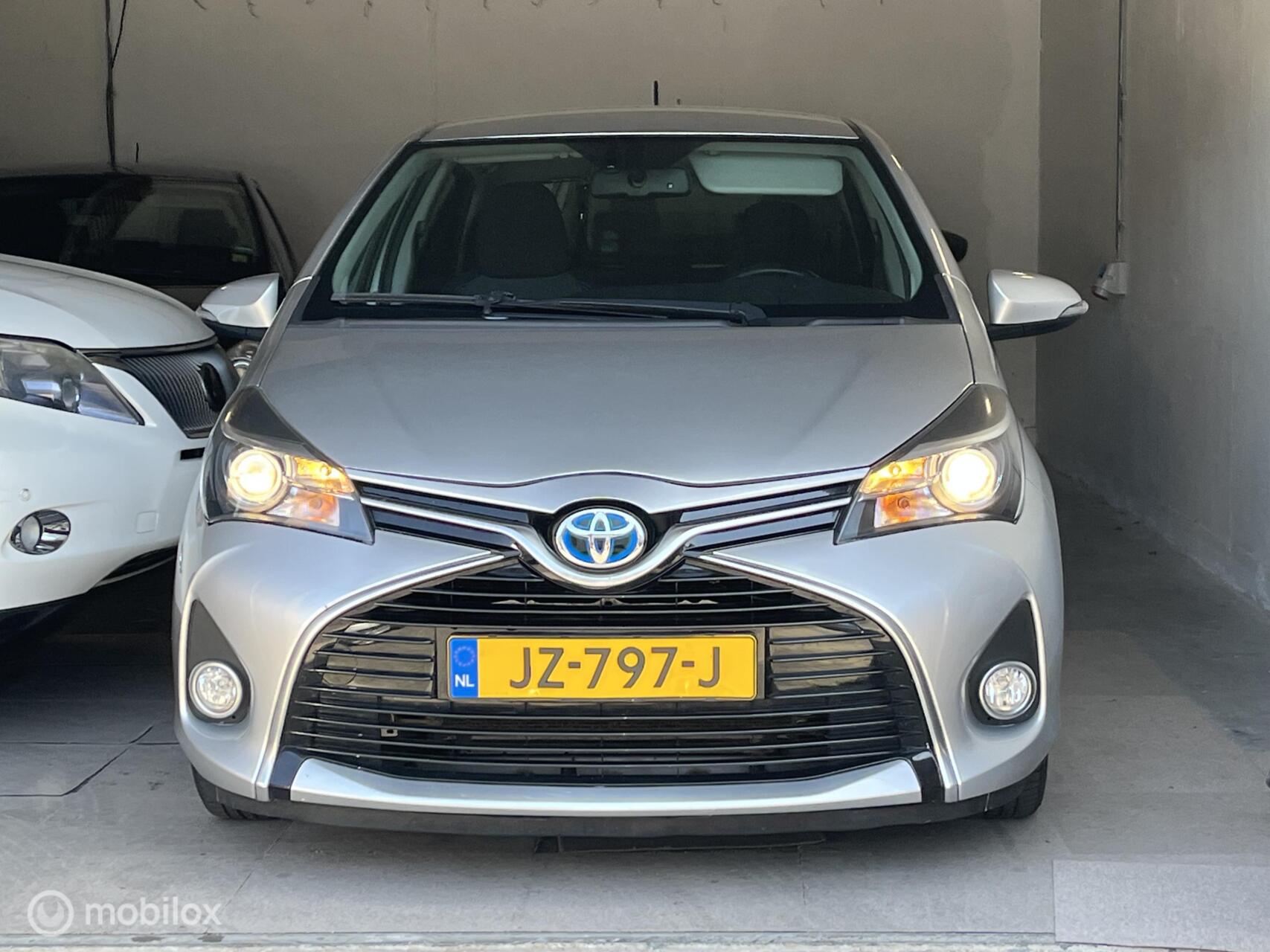 Toyota Toyota Yaris Hybrid 1.5 Hybrid bj 2015 Automaat, Airco, LED, DEALER onderhouden 2015 - voorkant