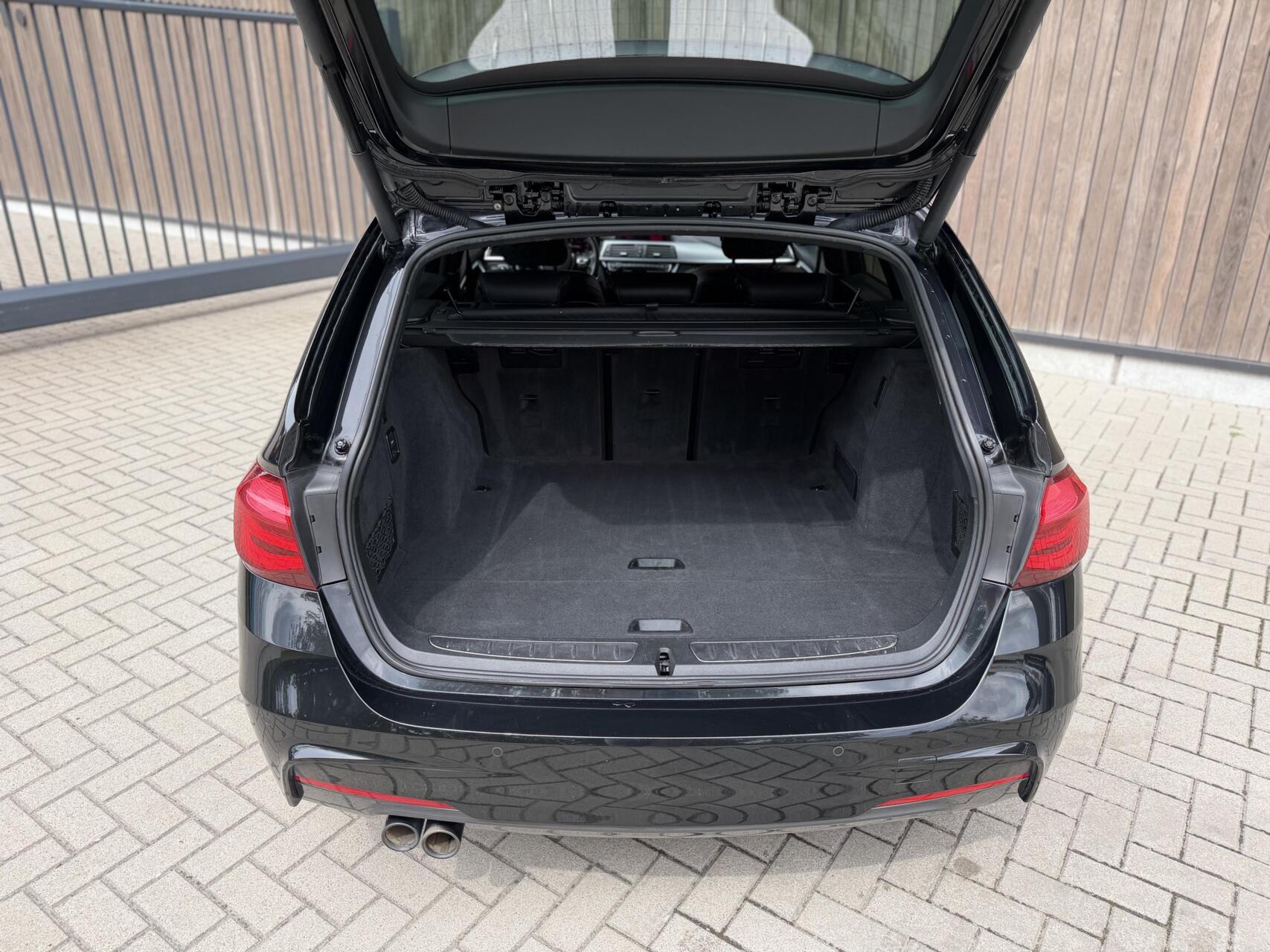 Foto van BMW 330i