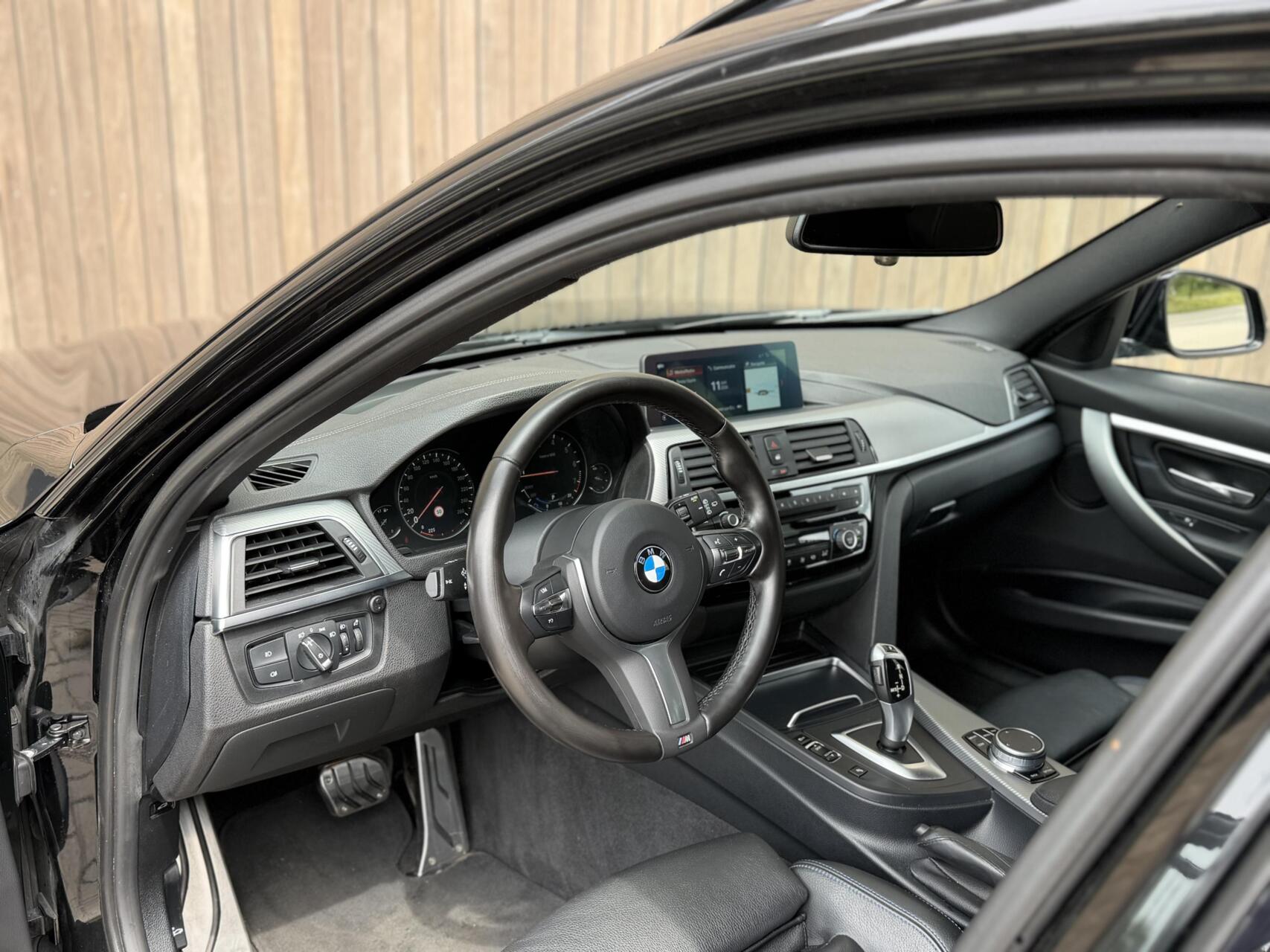 Foto van BMW 330i