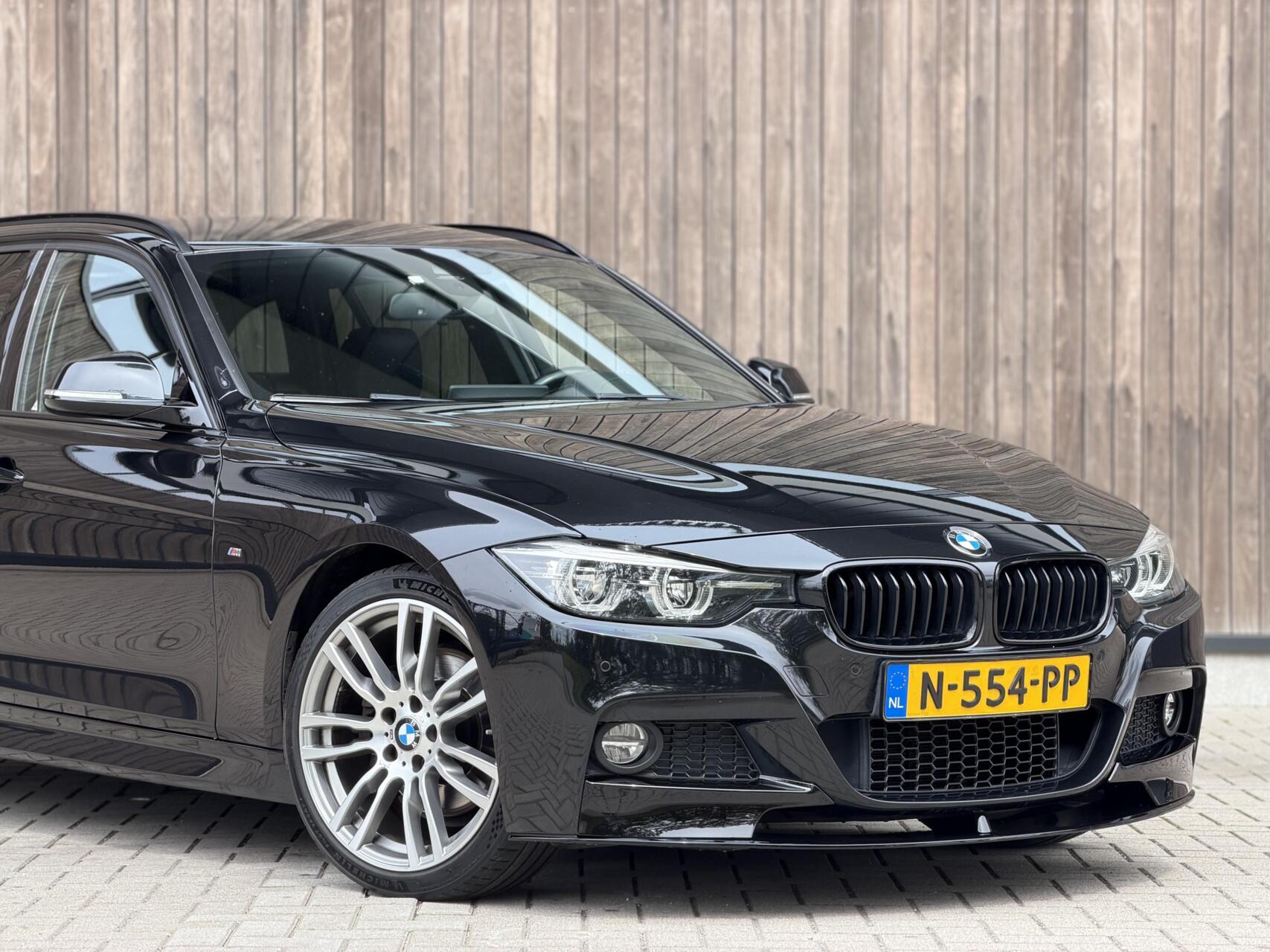 Foto van BMW 330i