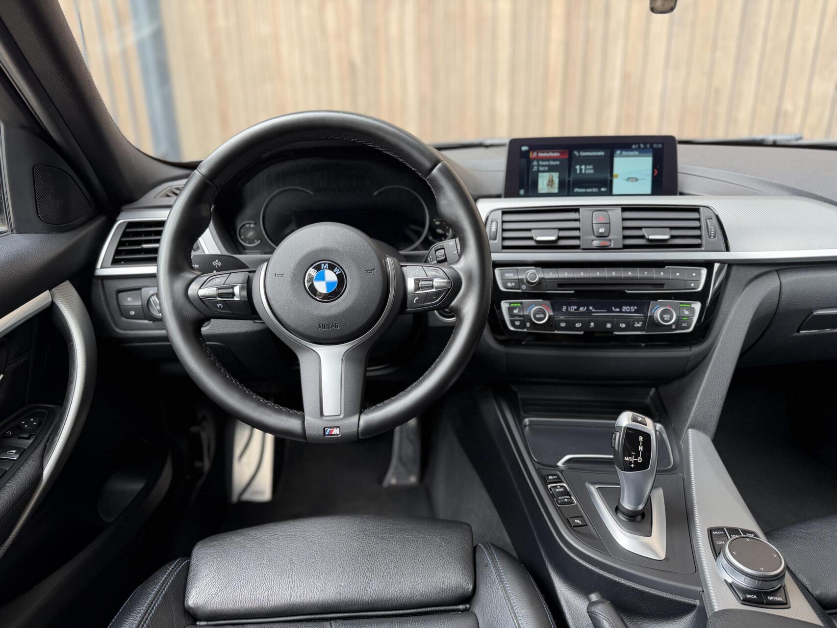 Foto van BMW 330i
