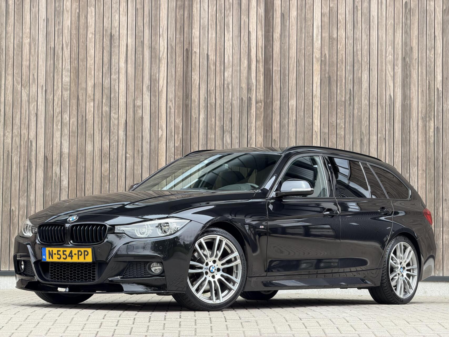 Foto van BMW 330i