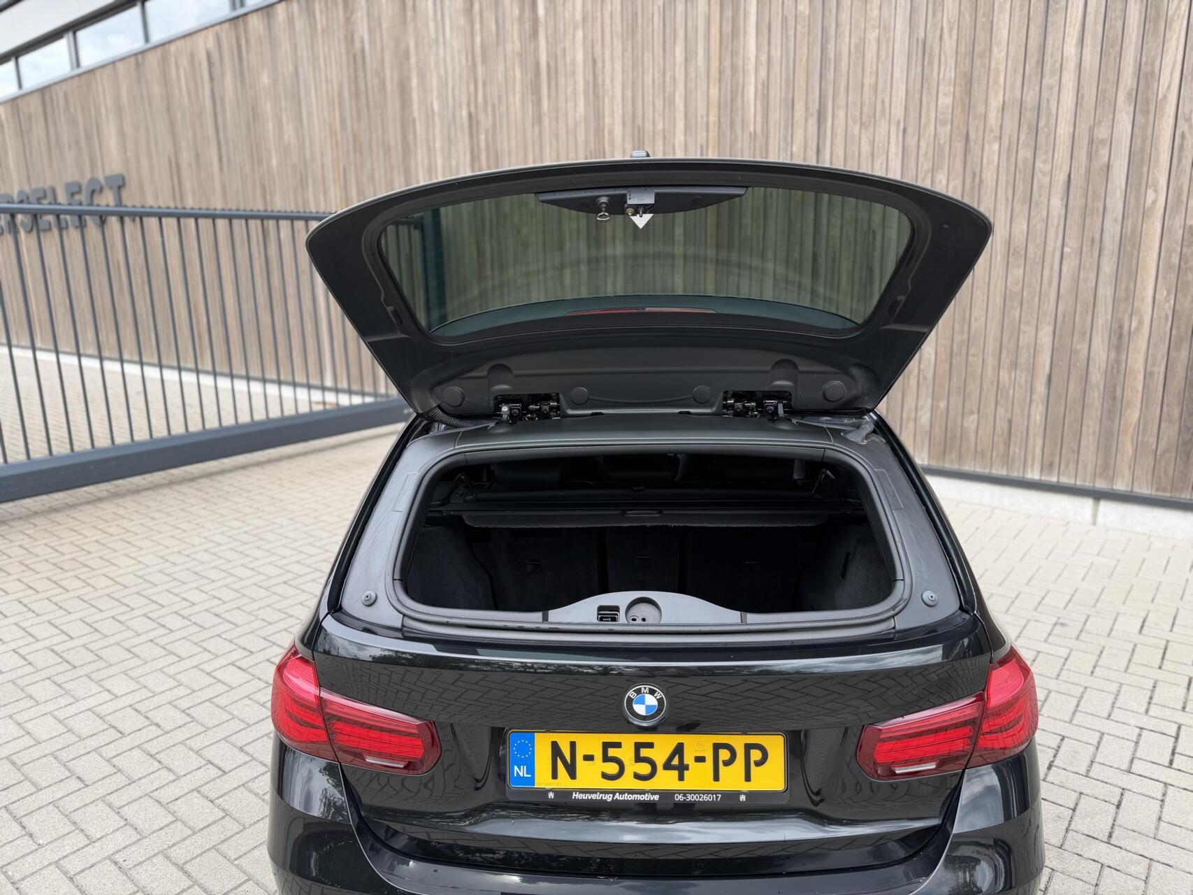 Foto van BMW 330i