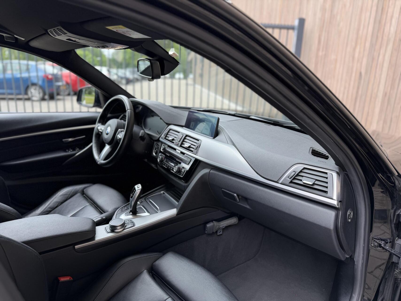 Foto van BMW 330i