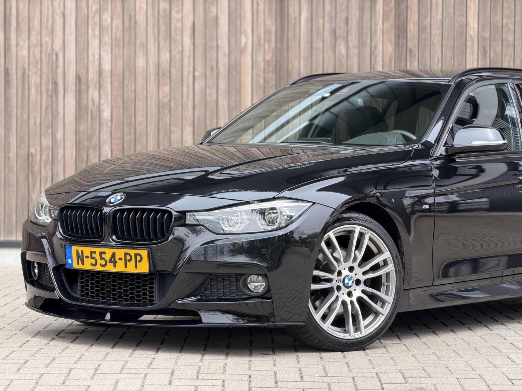Foto van BMW 330i