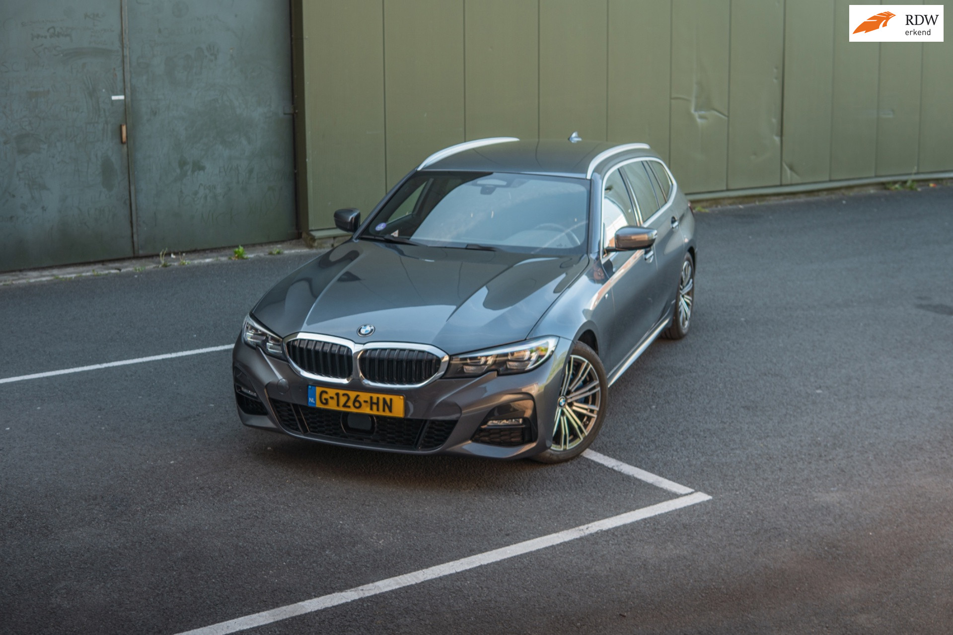 BMW 330i 330i M Sport l alcantara l H&K l ACC l Trekhaak l Dealer 2019 - voorkant