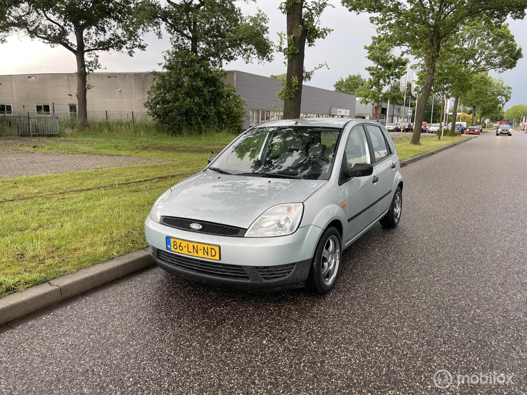 Ford Fiesta 1.4-16V Automaat Airco 2003 - voorkant