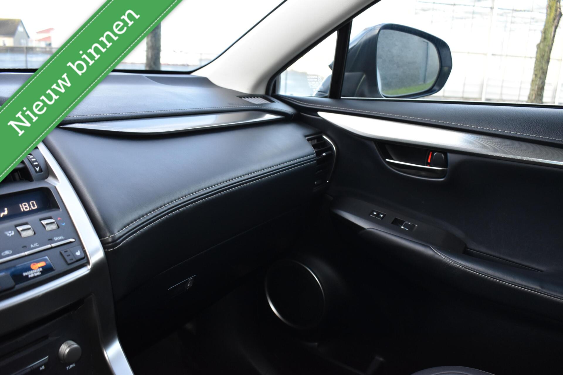 Foto van Lexus Lexus Nx300h