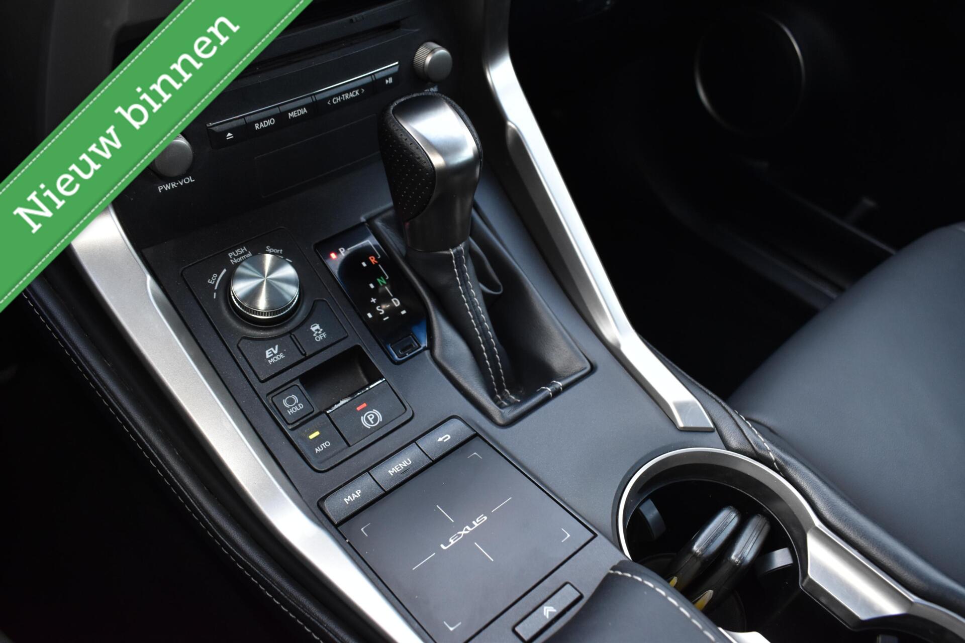 Foto van Lexus Lexus Nx300h