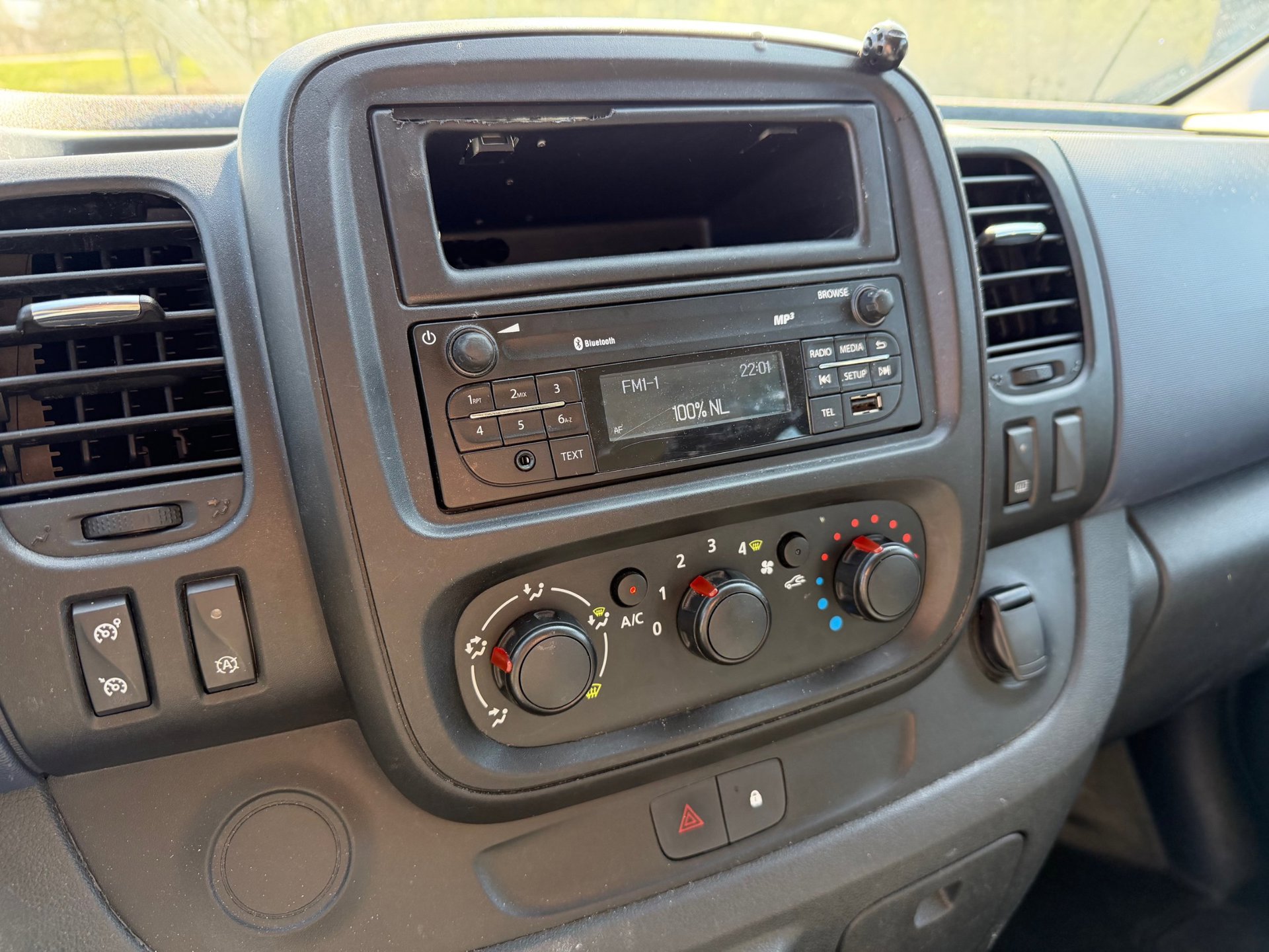 Foto van Opel Vivaro-b