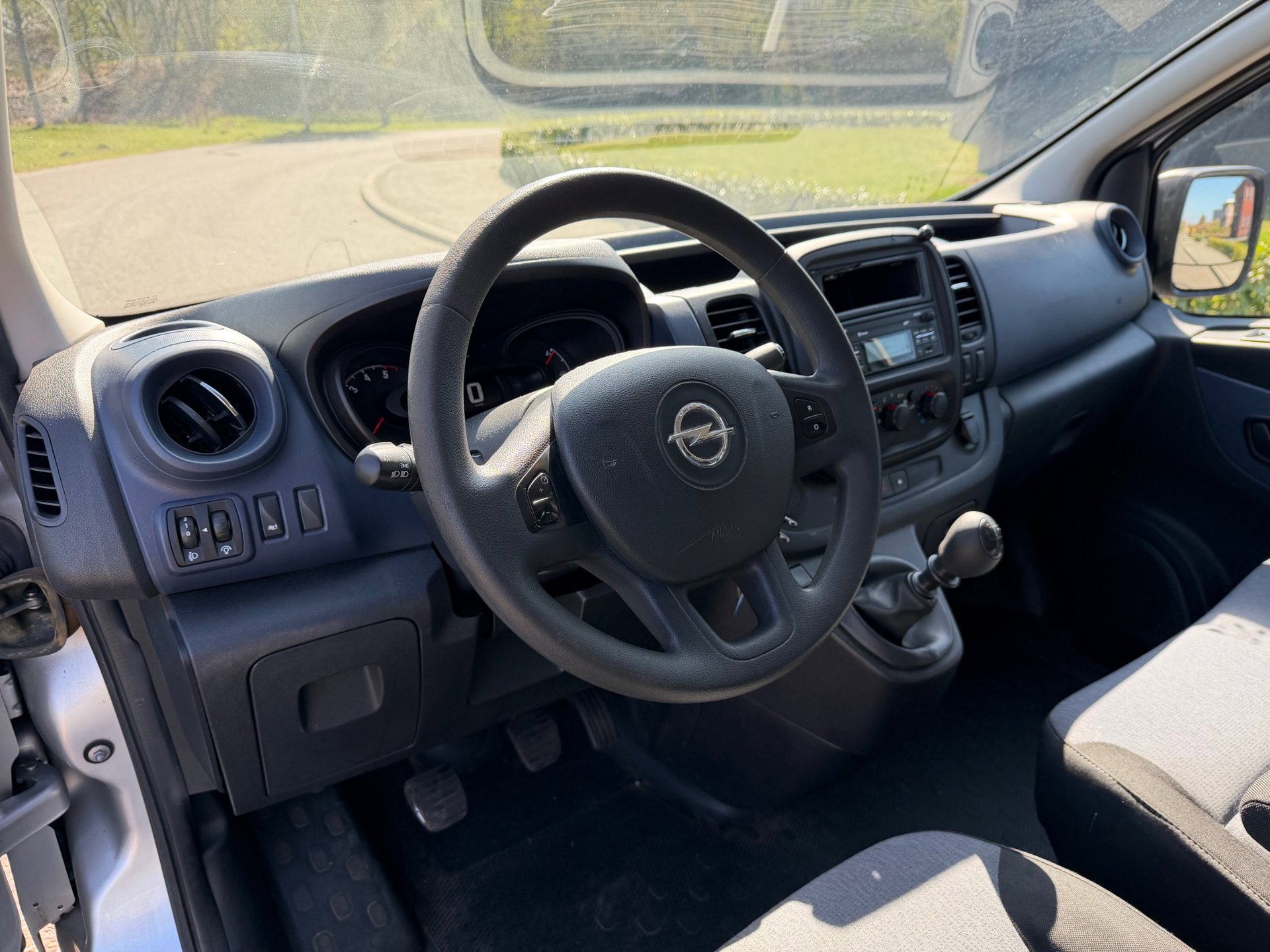 Foto van Opel Vivaro-b
