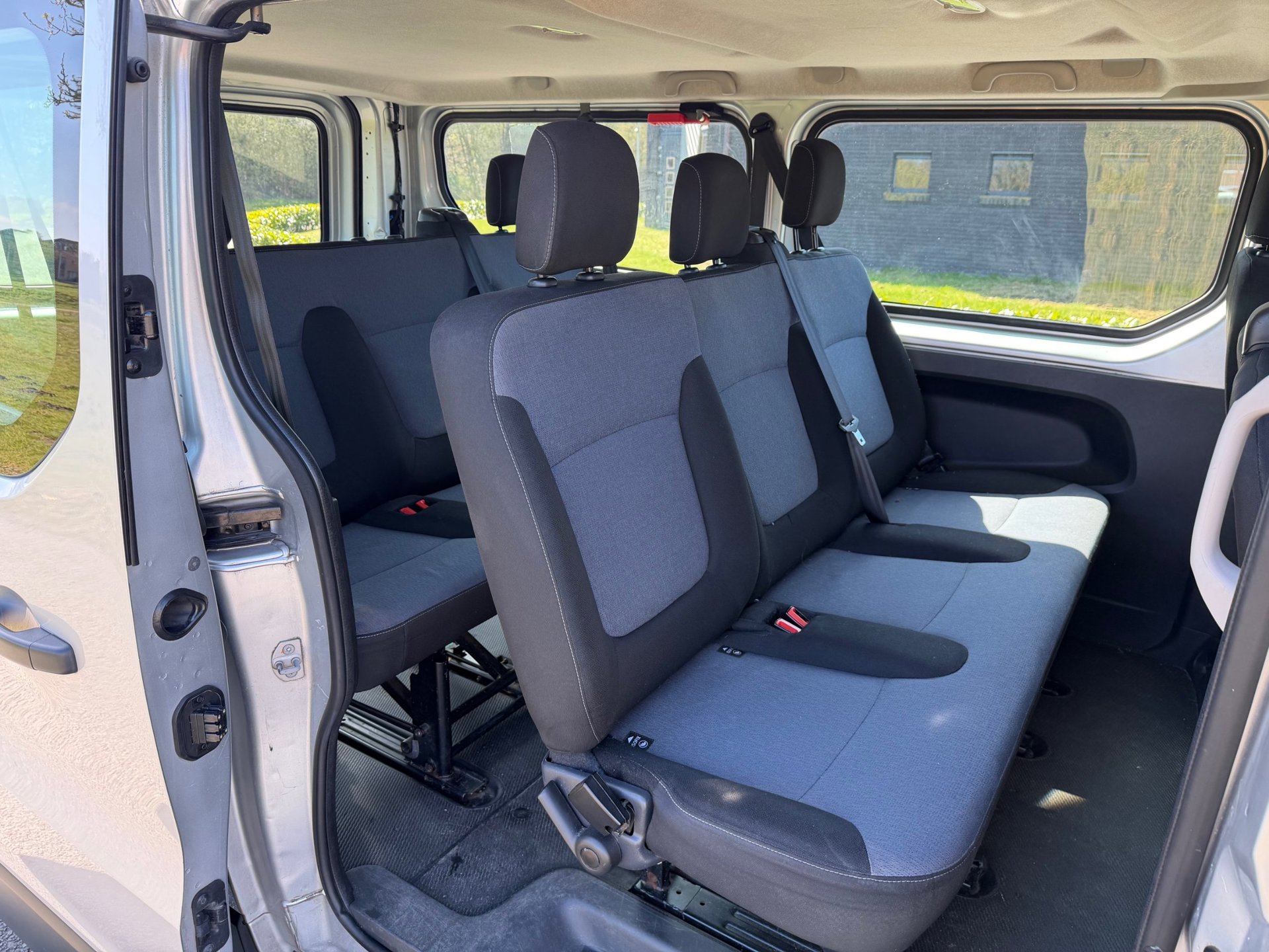 Foto van Opel Vivaro-b