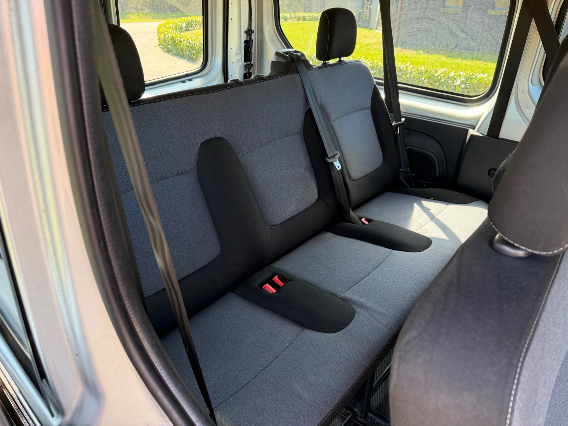 Foto van Opel Vivaro-b