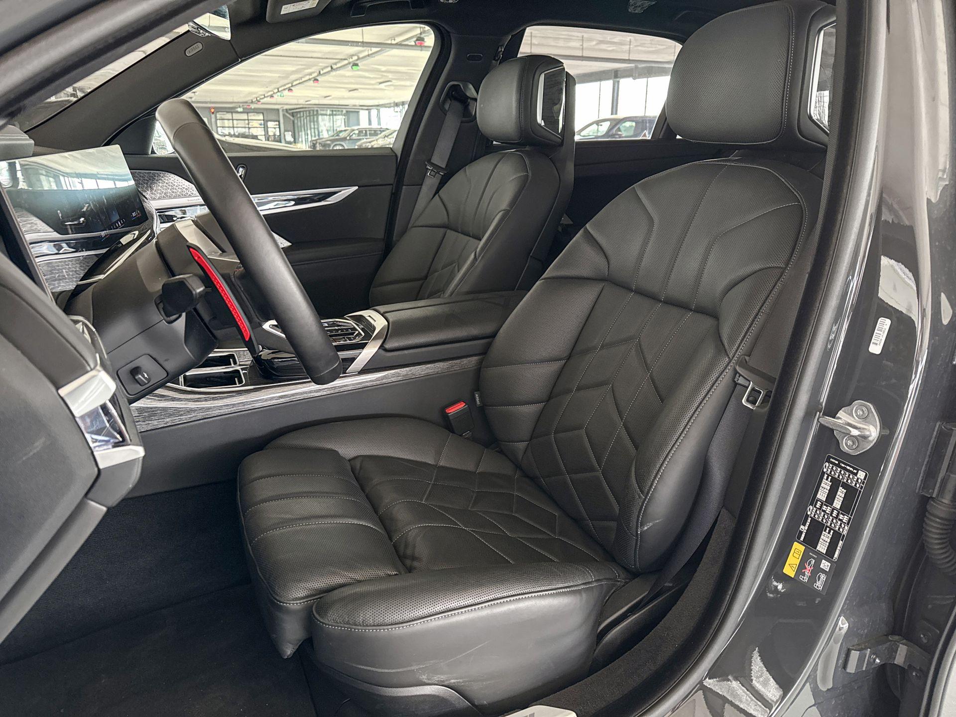 Foto van BMW M760e xDrive