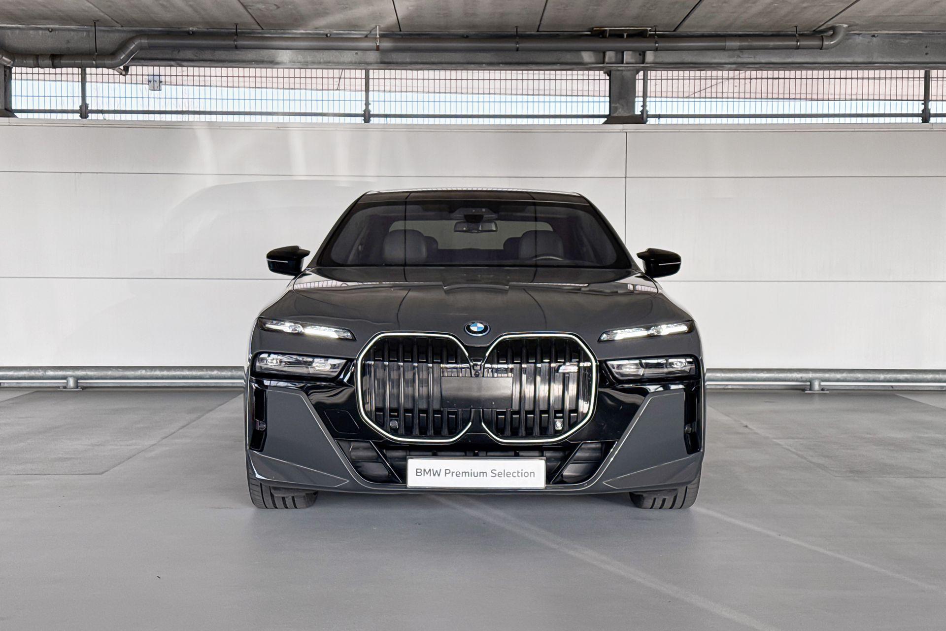 Foto van BMW M760e xDrive