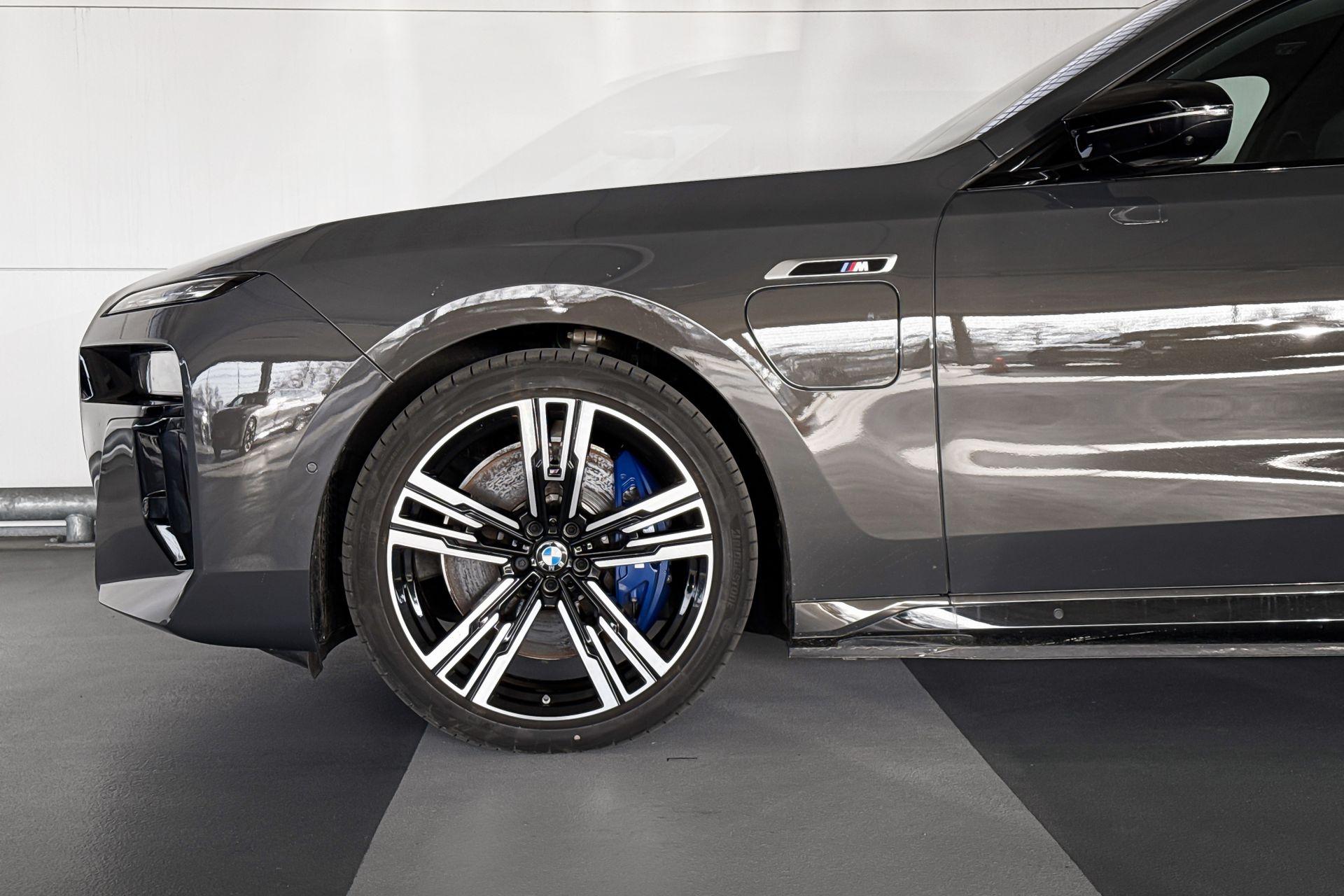 Foto van BMW M760e xDrive