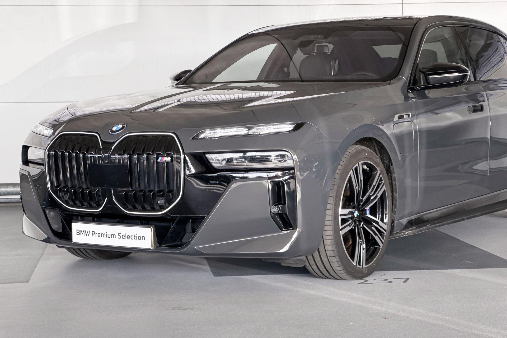 Foto van BMW M760e xDrive