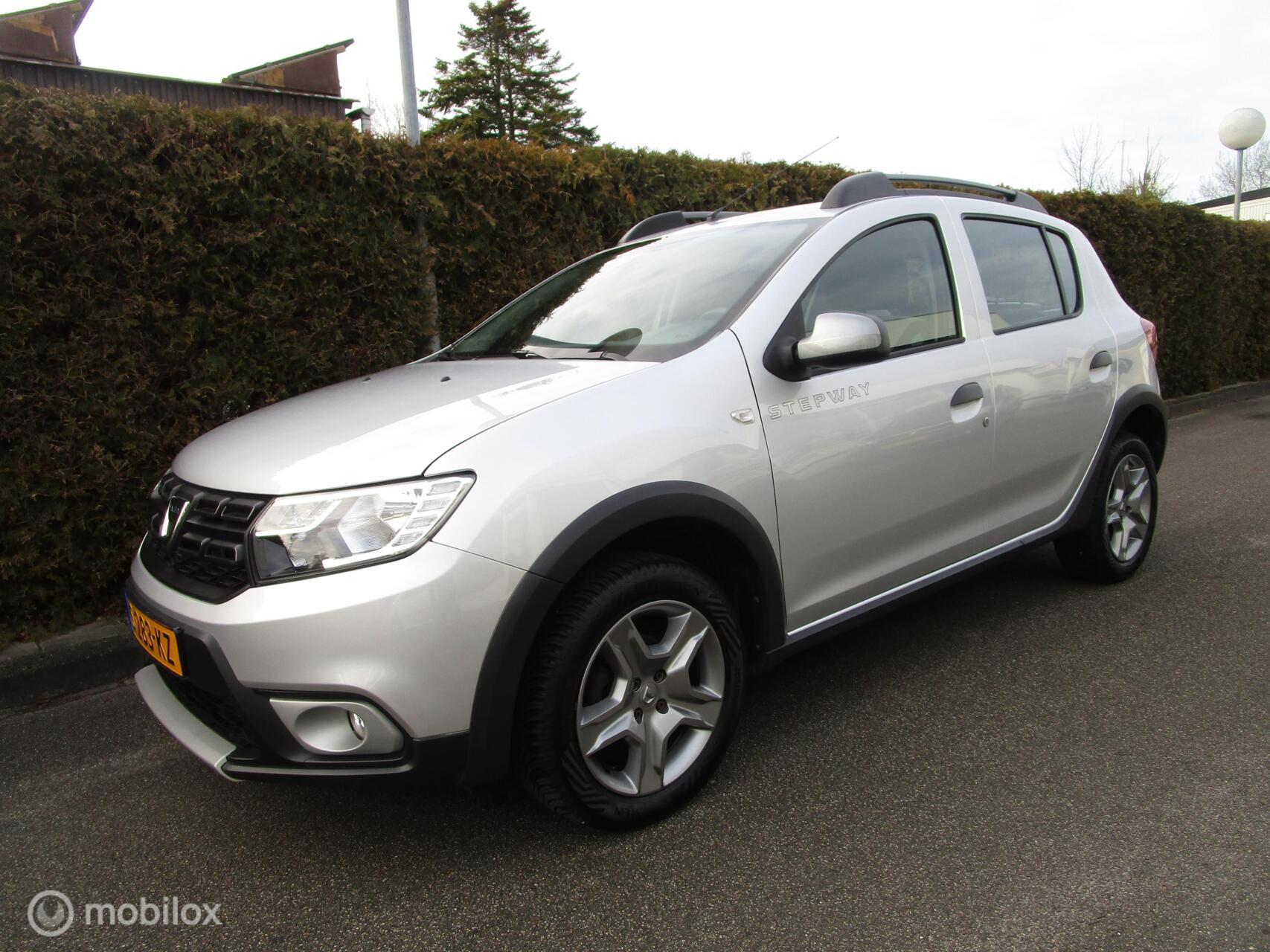 Dacia Sandero 0.9 TCe Stepway - Navigatie - Parkeerhulp 2017 - voorkant