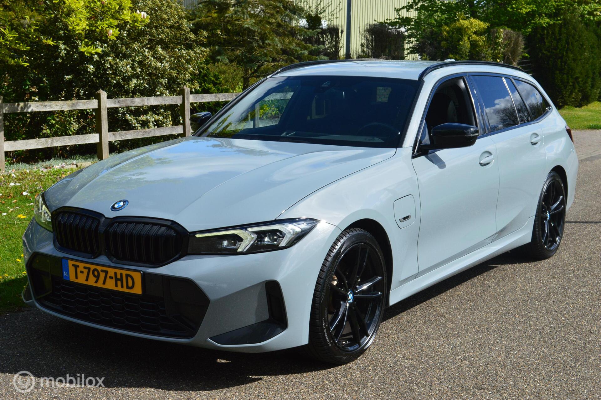 BMW 320e 320e 2023 - voorkant