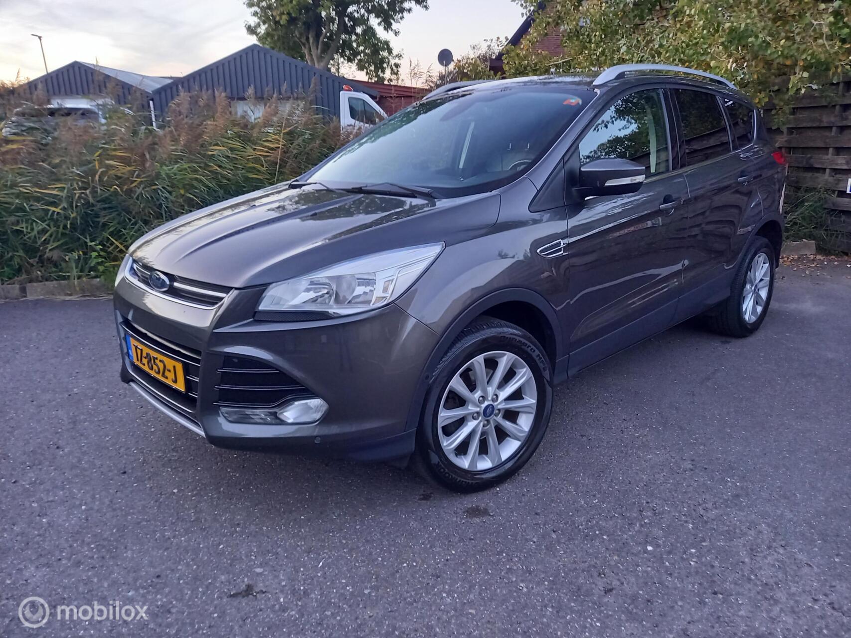Ford Kuga 1.5 Titanium Styling Pack, Leer PDC Navi 2015 - voorkant