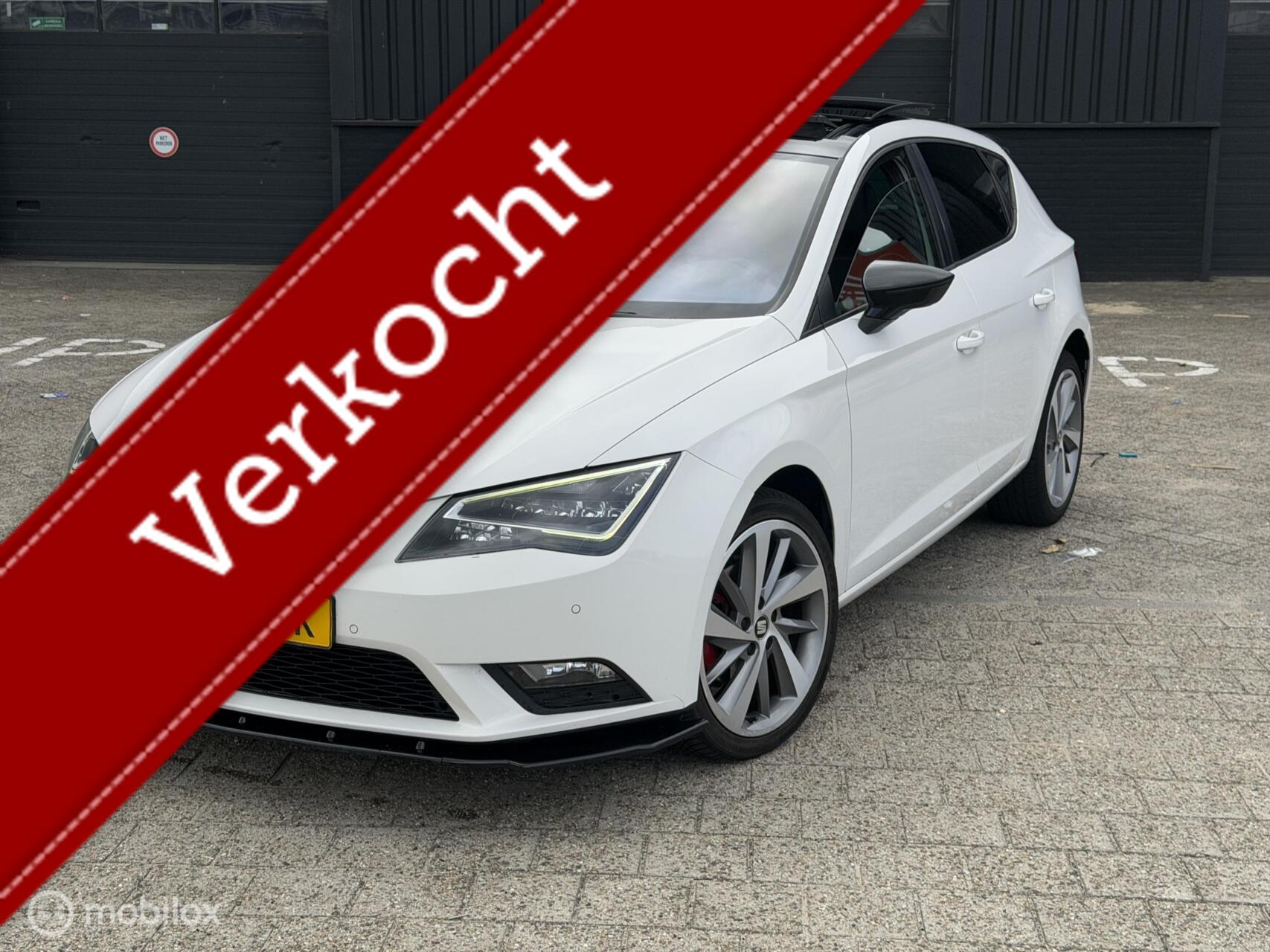 Seat Leon 1.6 TDI FR-Editie  / PANORAMADAK - VIRTUAL COCKPIT 2016 - voorkant