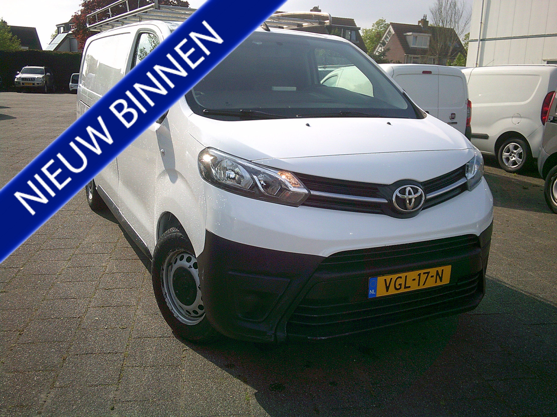 Toyota Proace 2.0 D-4D Cool Comfort Long 2020 - voorkant