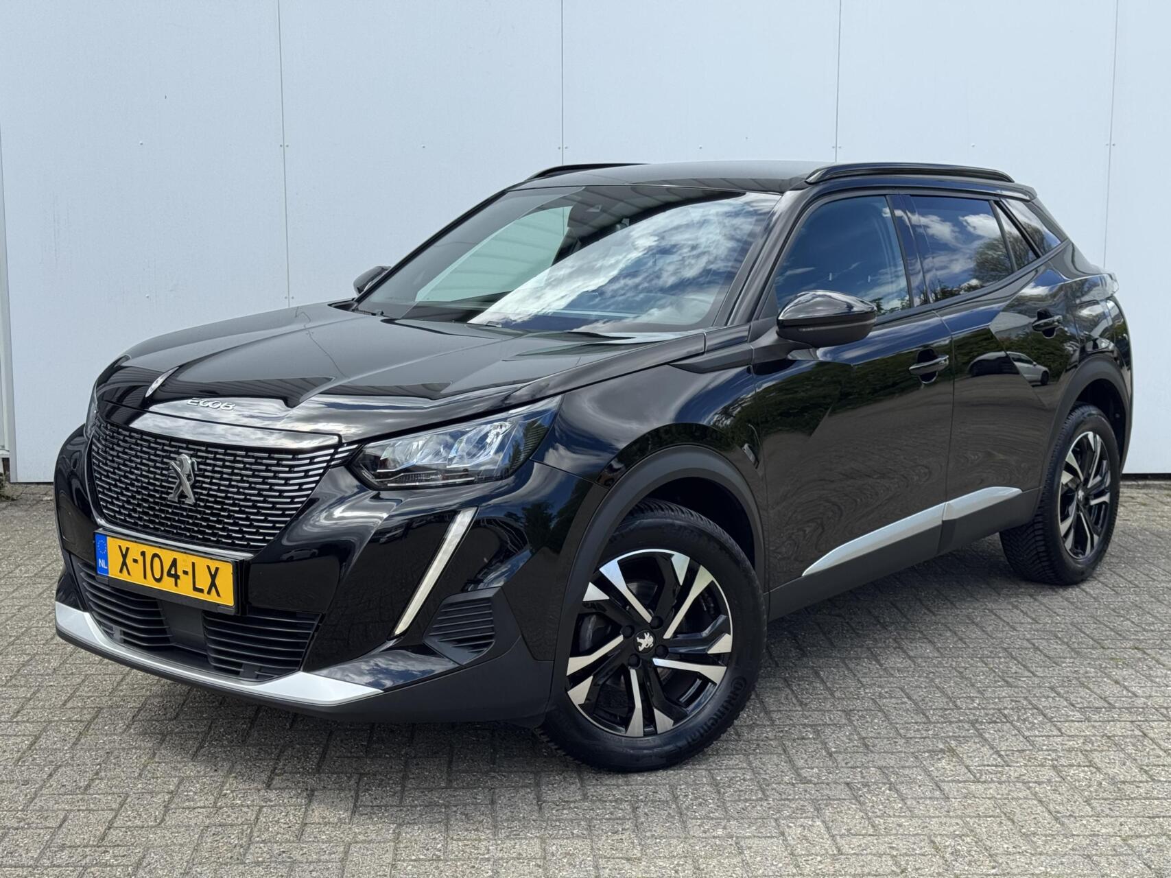 Peugeot 2008 1.2 PureTech Active Pack |3D cockpit|Trekhaak|Apple CarPlay|Android Auto 2023 - voorkant